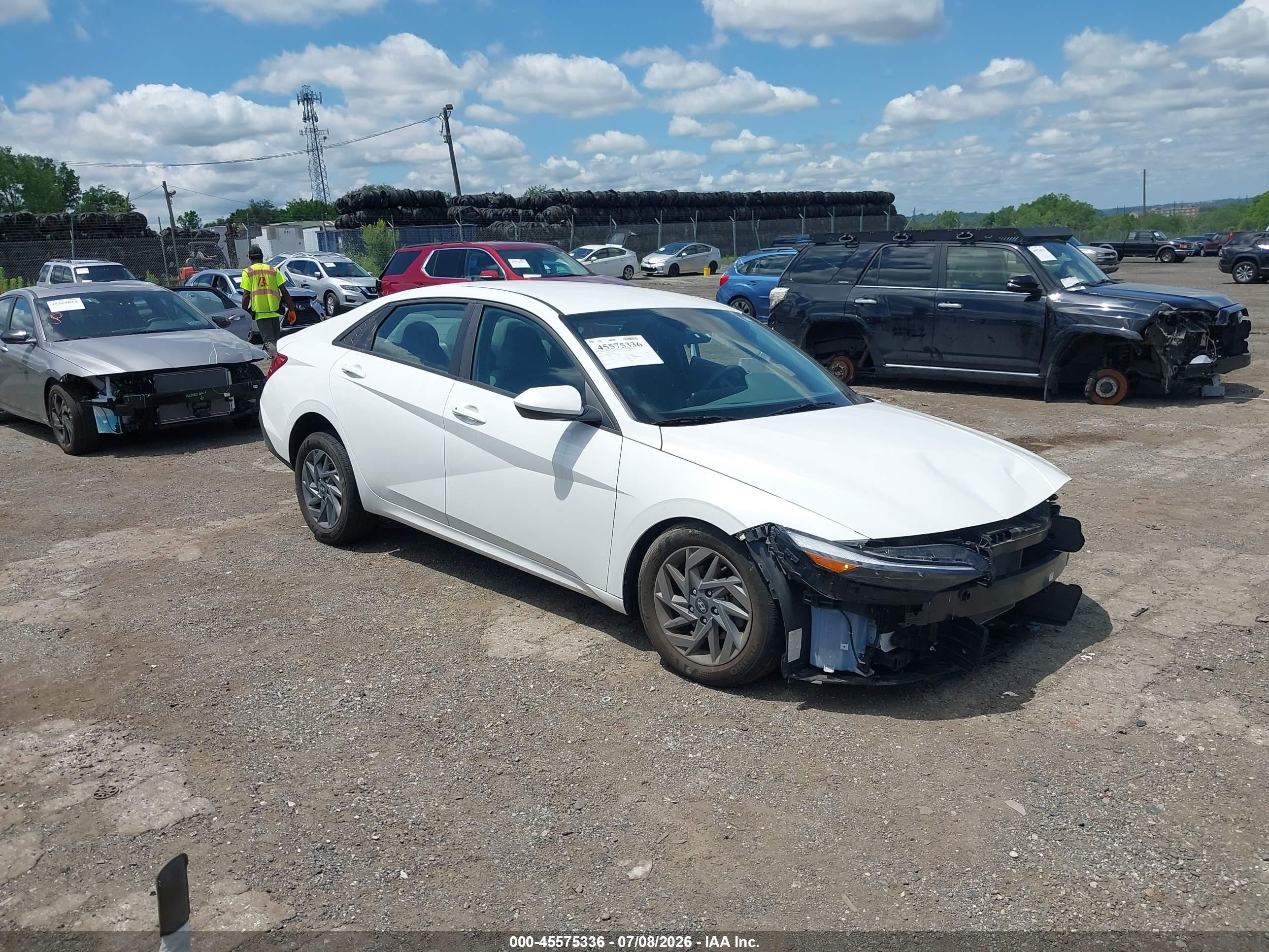 2024 Hyundai Elantra SEL, VIN KMHLM4DG0RU769504 — Side