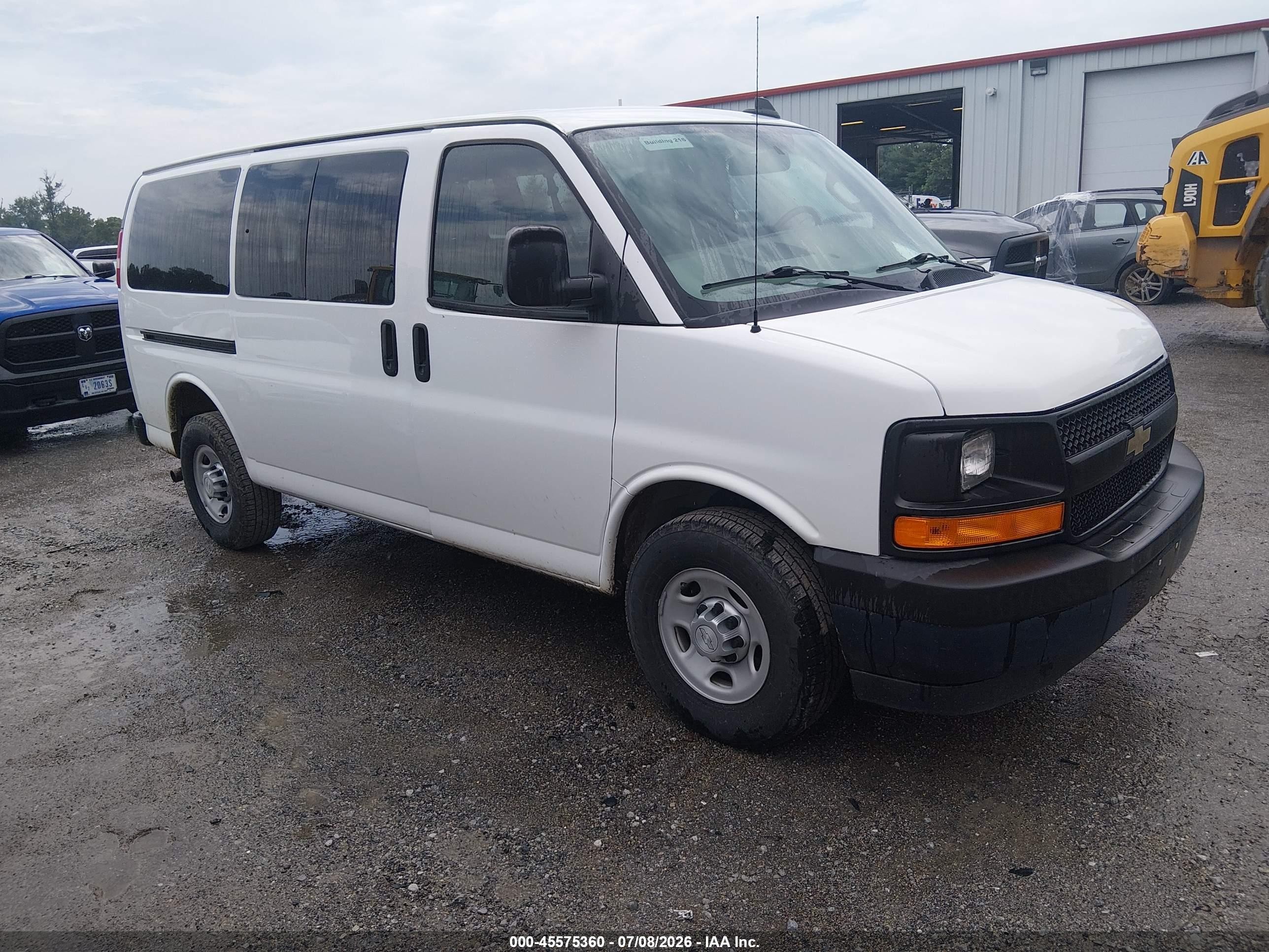 2017 Chevrolet Express Passenger LS, VIN 1GNWGEFG6H1263601 — Normal wear