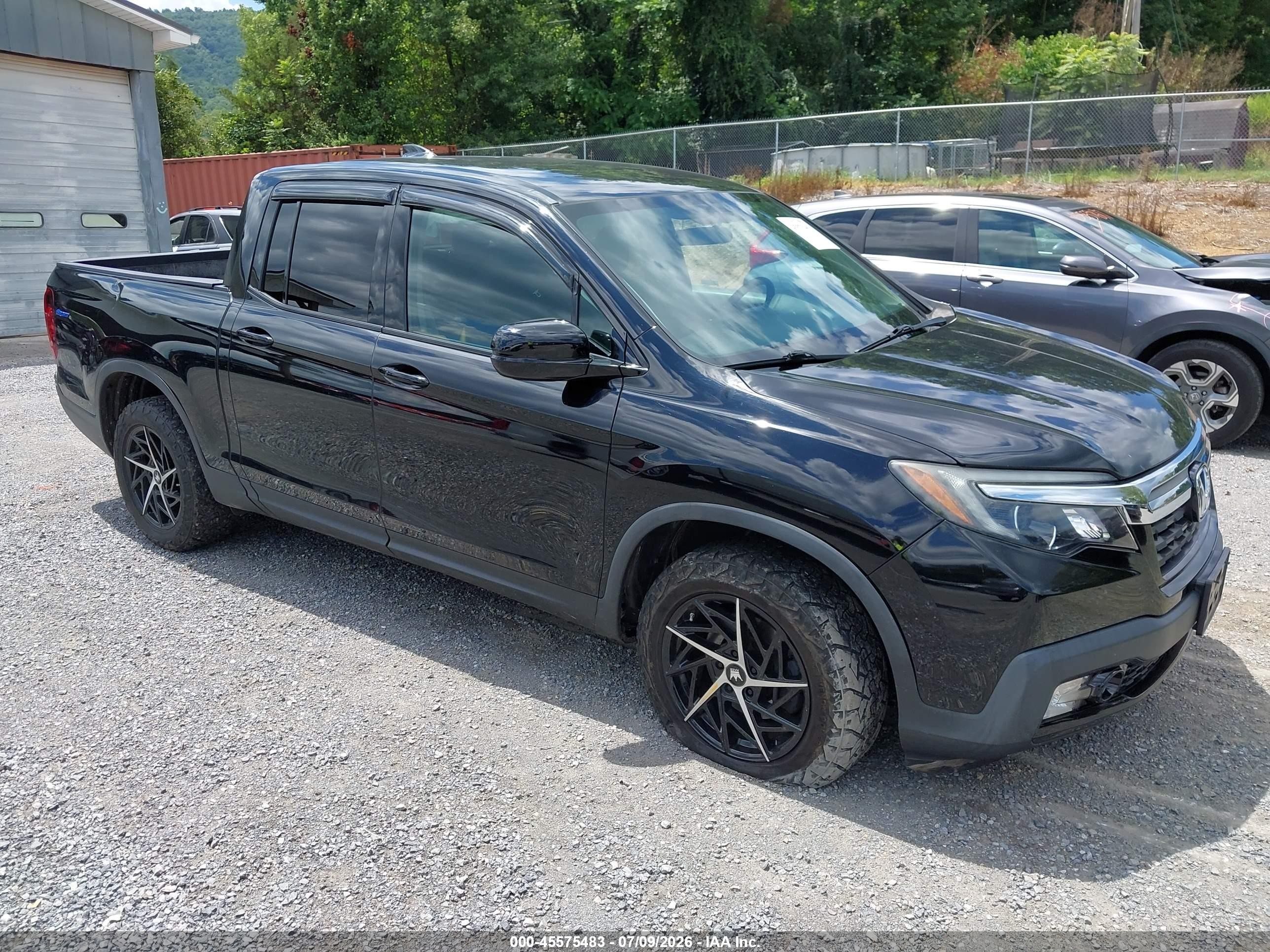 2019 Honda Ridgeline Sport, VIN 5FPYK3F1XKB018984 — Front end