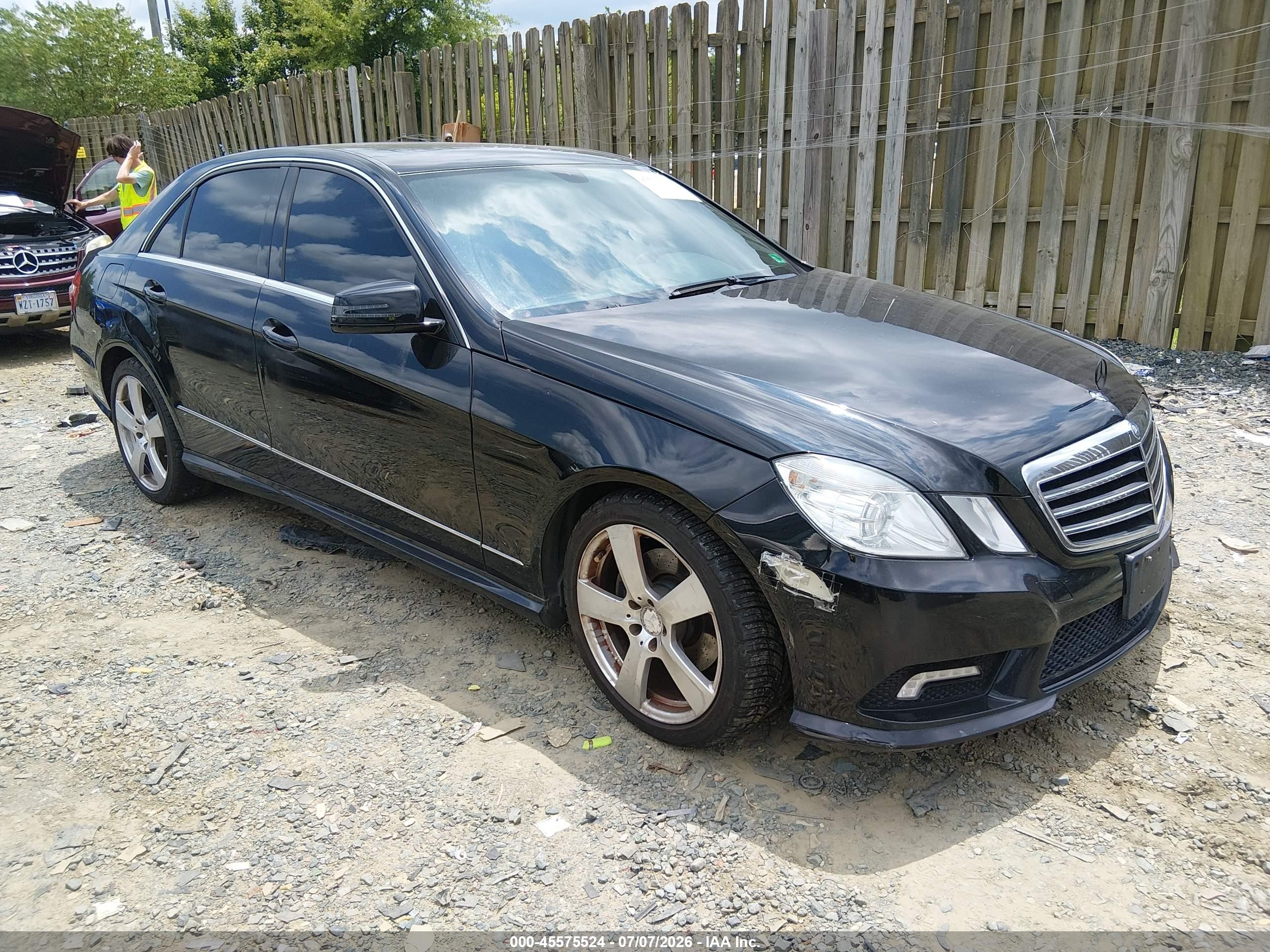 2011 Mercedes-Benz E 350 Luxury, VIN WDDHF8HB6BA439213 — Normal wear