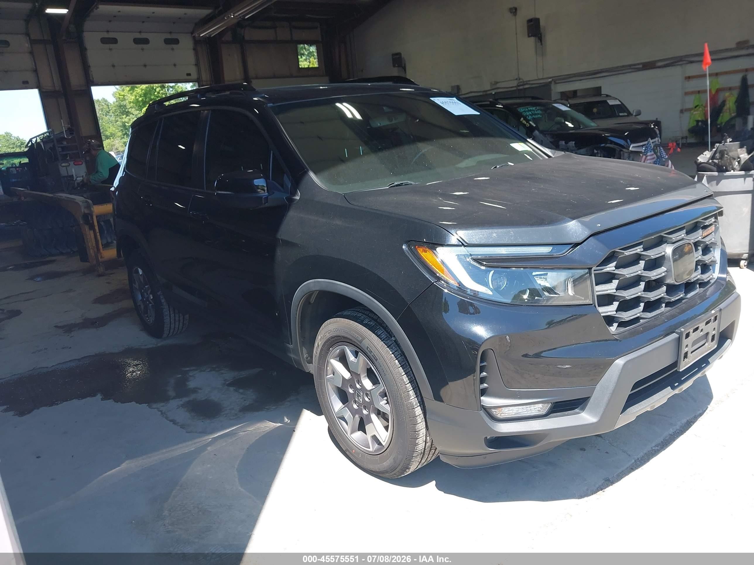 2022 Honda Passport TrailSport, VIN 5FNYF8H62NB001670 — Side
