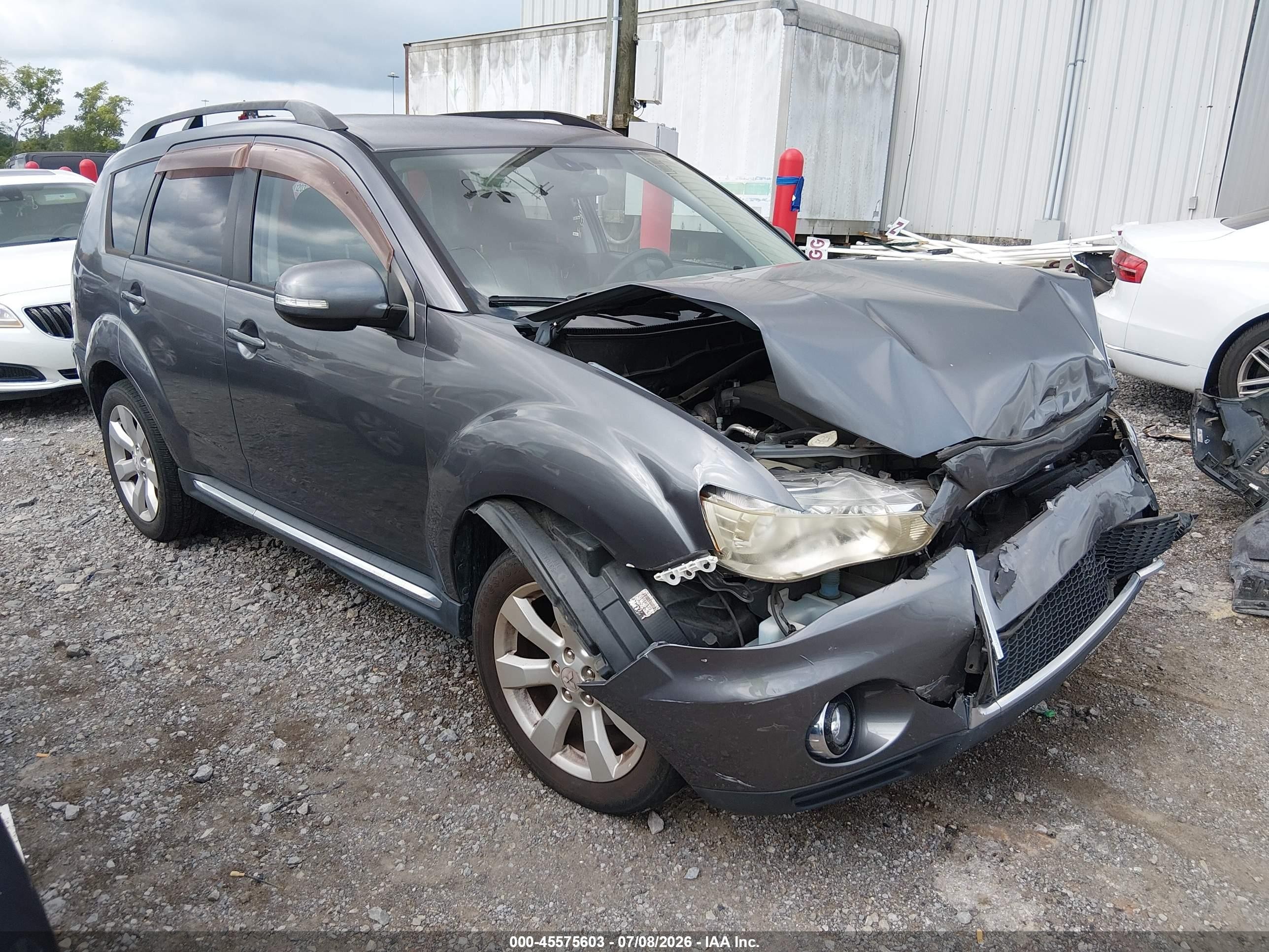2010 Mitsubishi Outlander XLS, VIN JA4JT4AX1AZ003611 — Front end