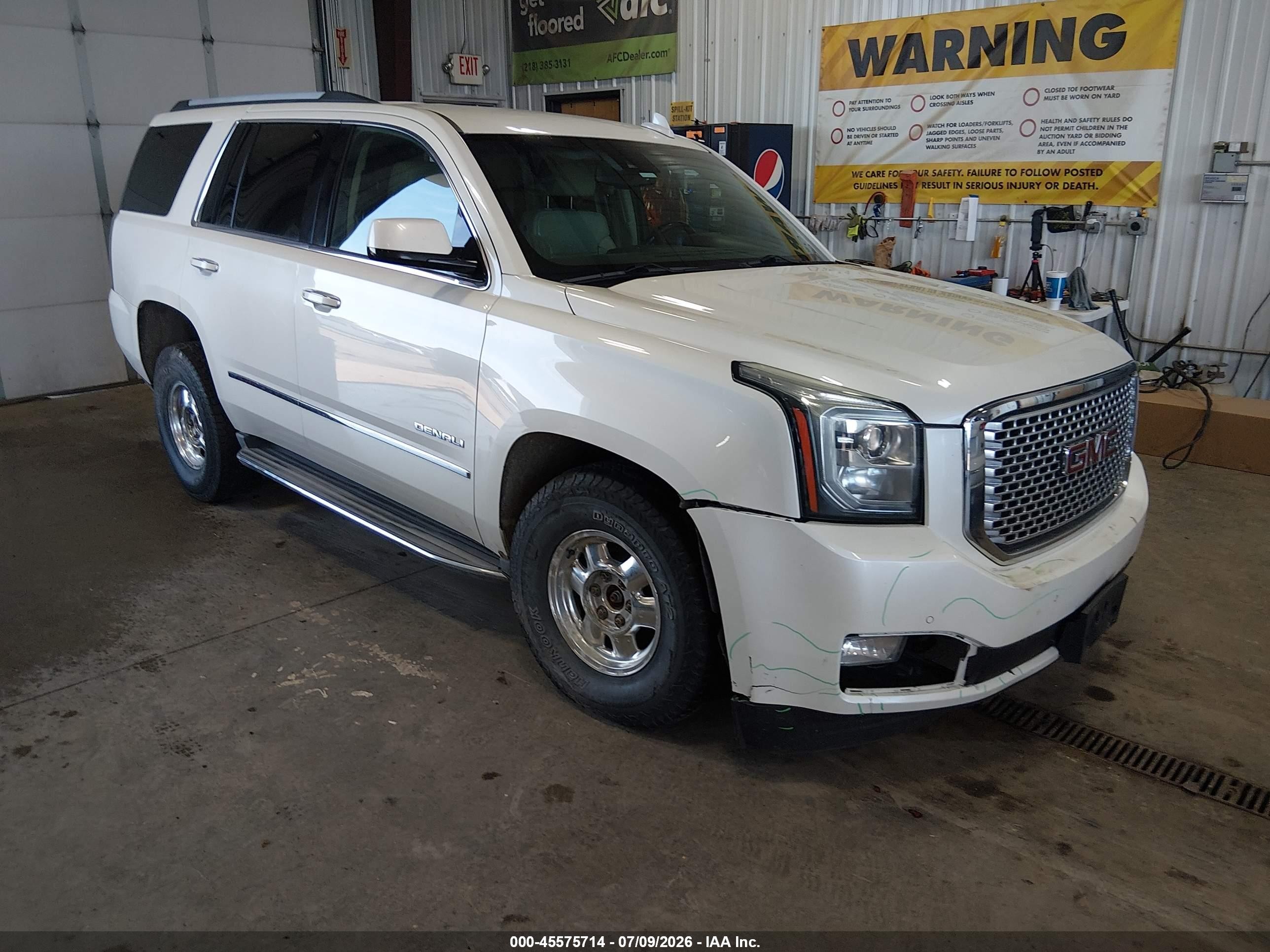 2015 GMC Yukon Denali, VIN 1GKS2CKJ5FR510752 — Rear end