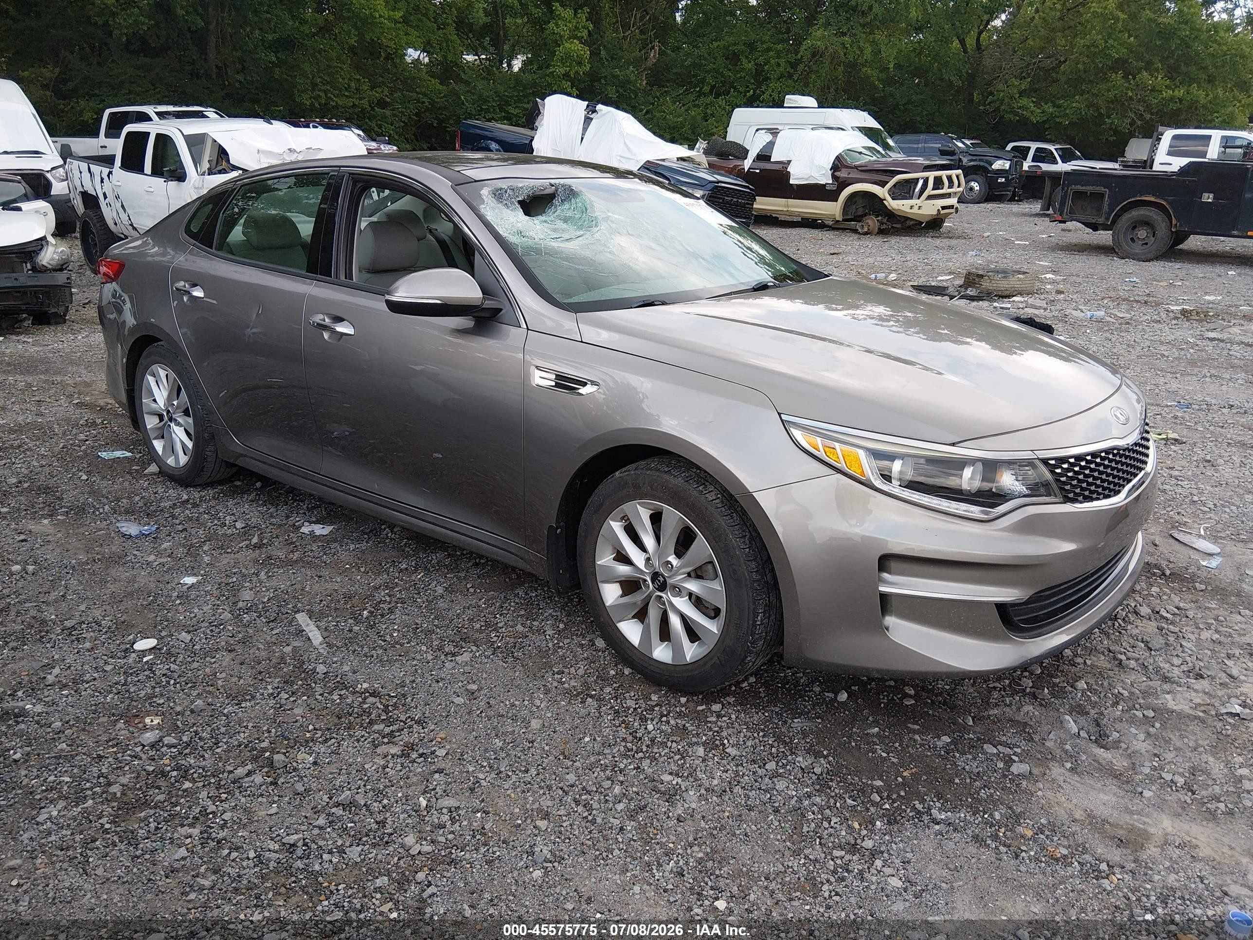 2016 Kia Optima EX, VIN 5XXGU4L31GG085987 — Front end