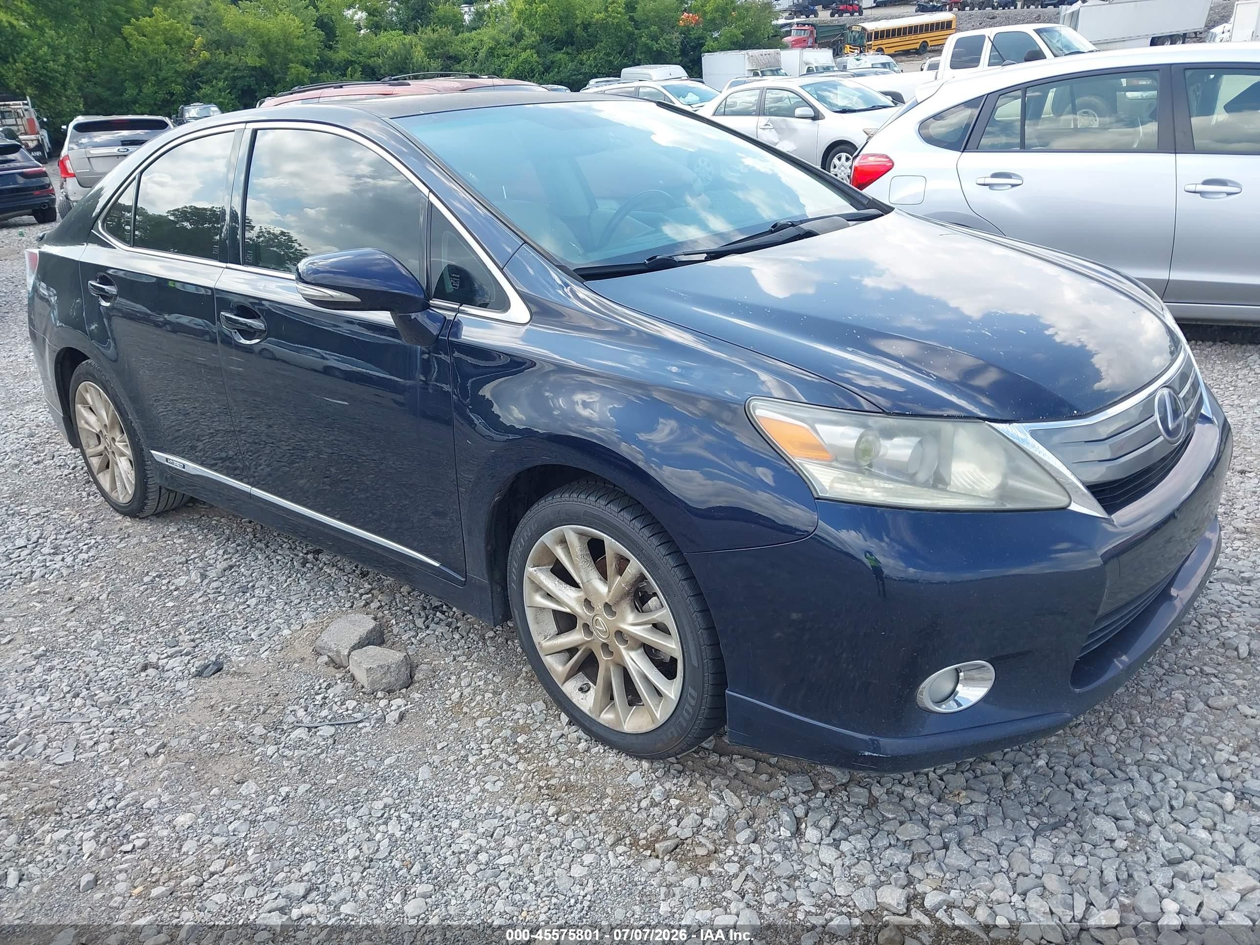 2010 Lexus HS 250h Premium, VIN JTHBB1BA6A2004380 — Normal wear