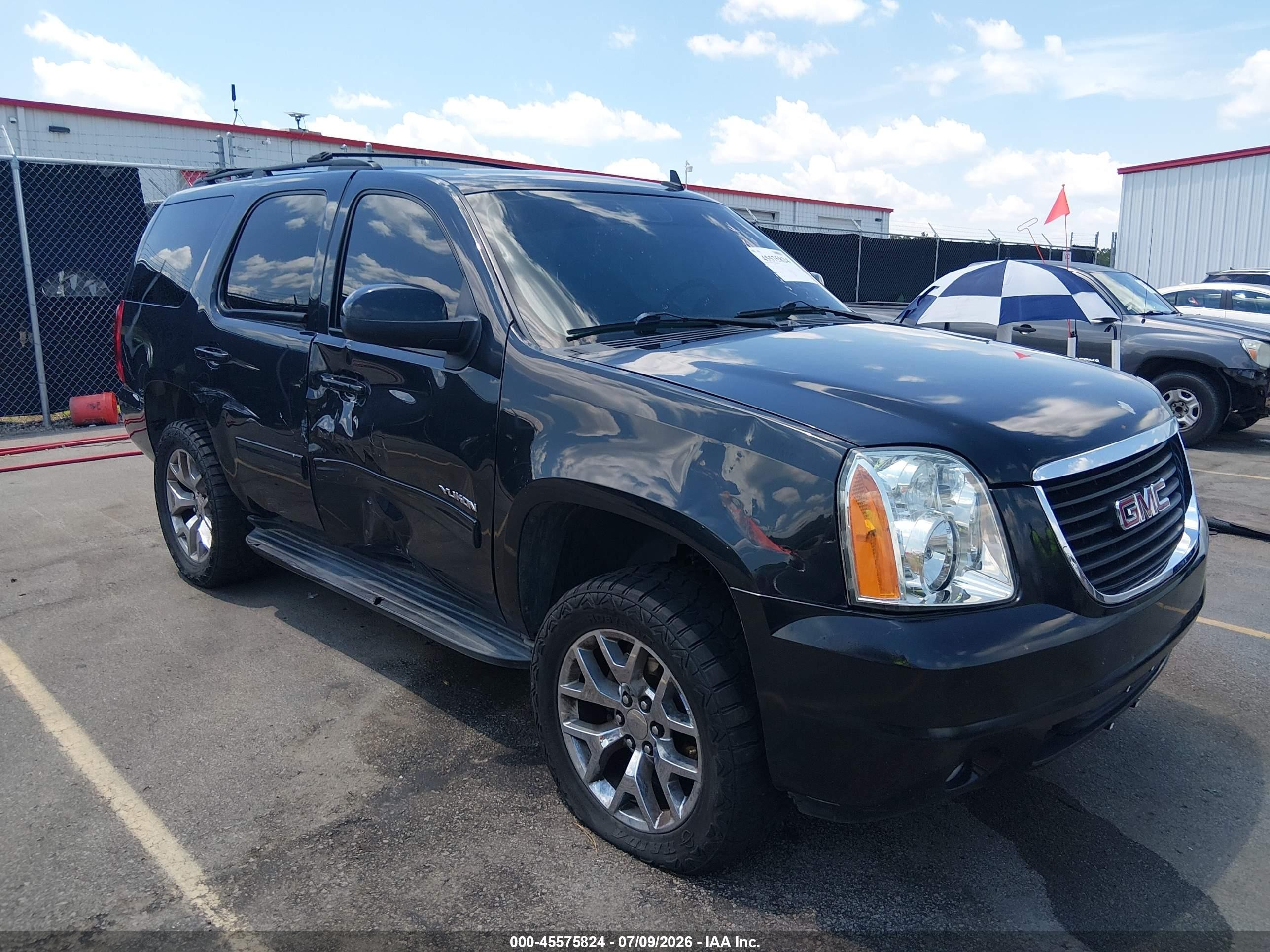 2012 GMC Yukon SLE, VIN 1GKS2AE06CR122528 — Бок