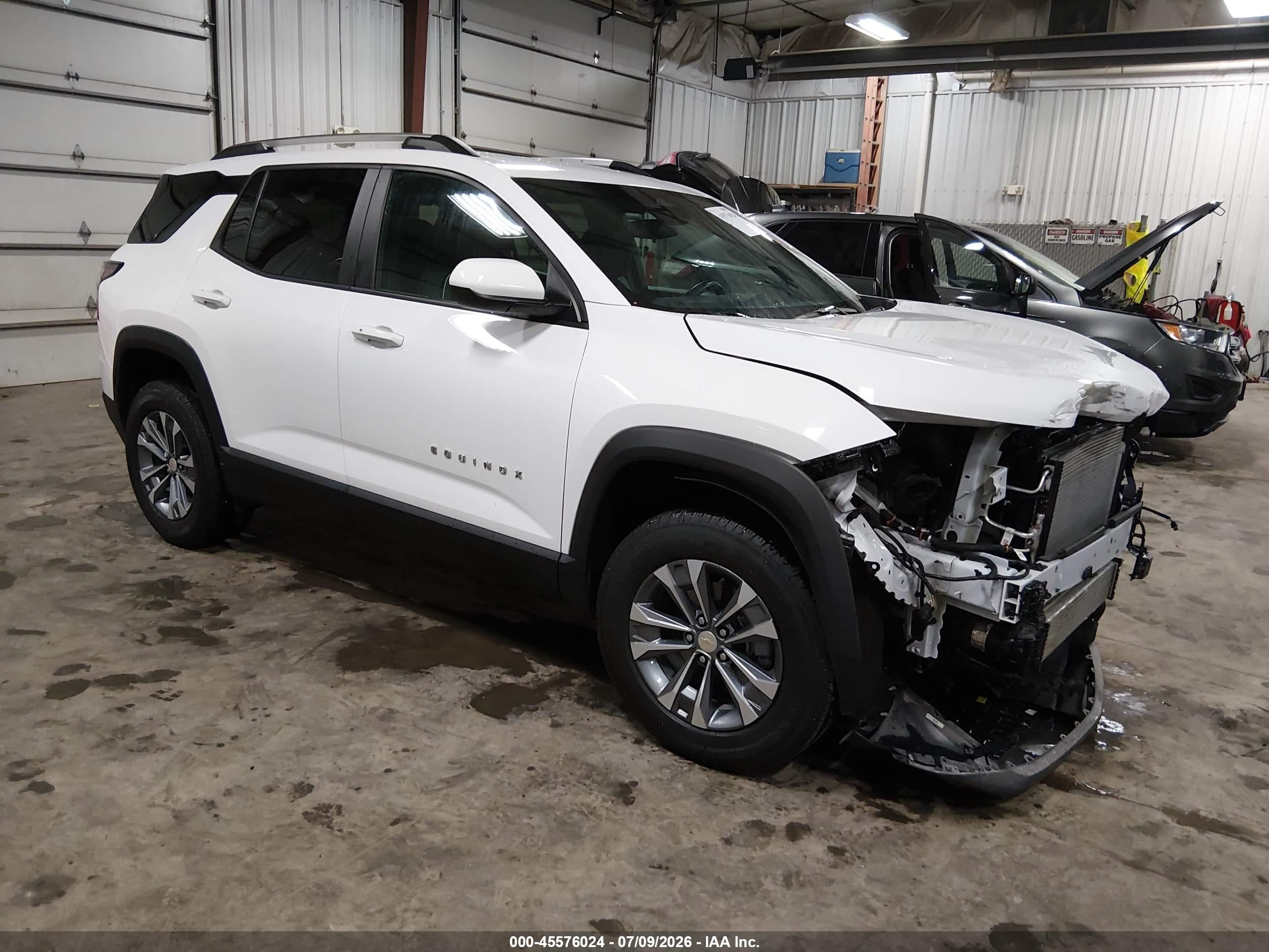 2025 Chevrolet Equinox FWD LT, VIN 3GNAXHEG8SL288223 — Перед