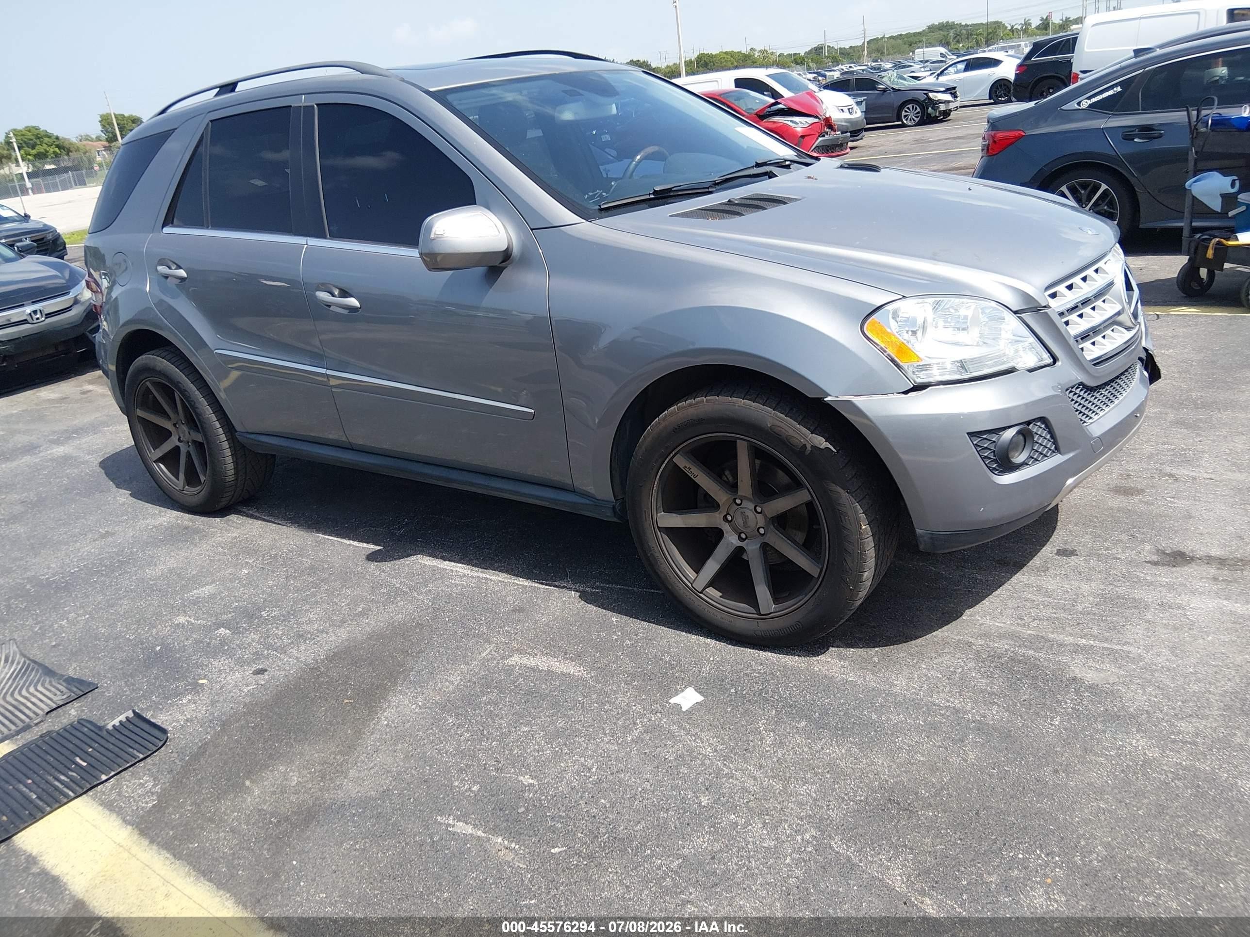 2010 Mercedes-Benz M 350, VIN 4JGBB8GB0AA587199 — Front end