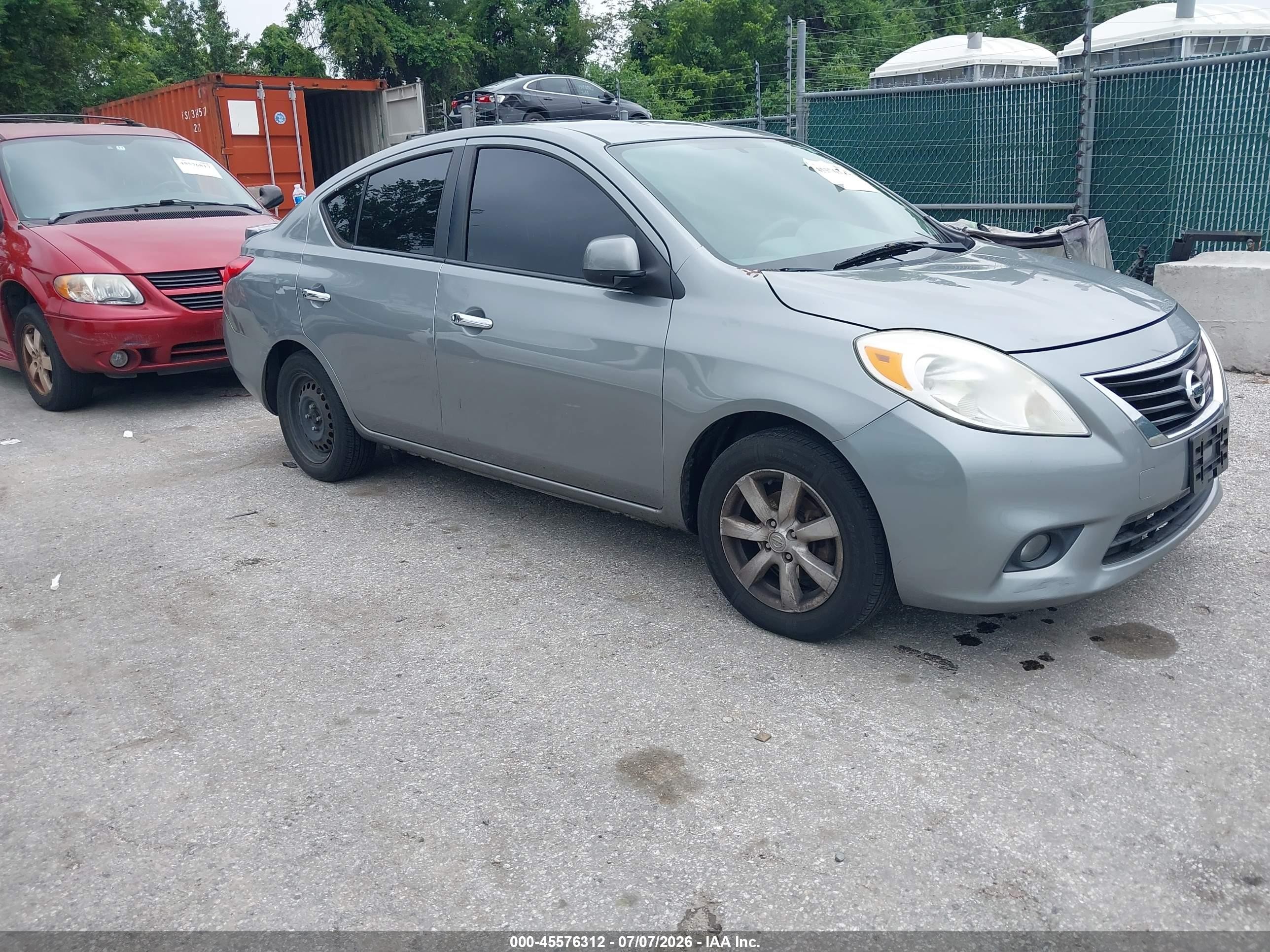 2013 Nissan Versa SV, VIN 3N1CN7AP2DL820868 — Normal wear
