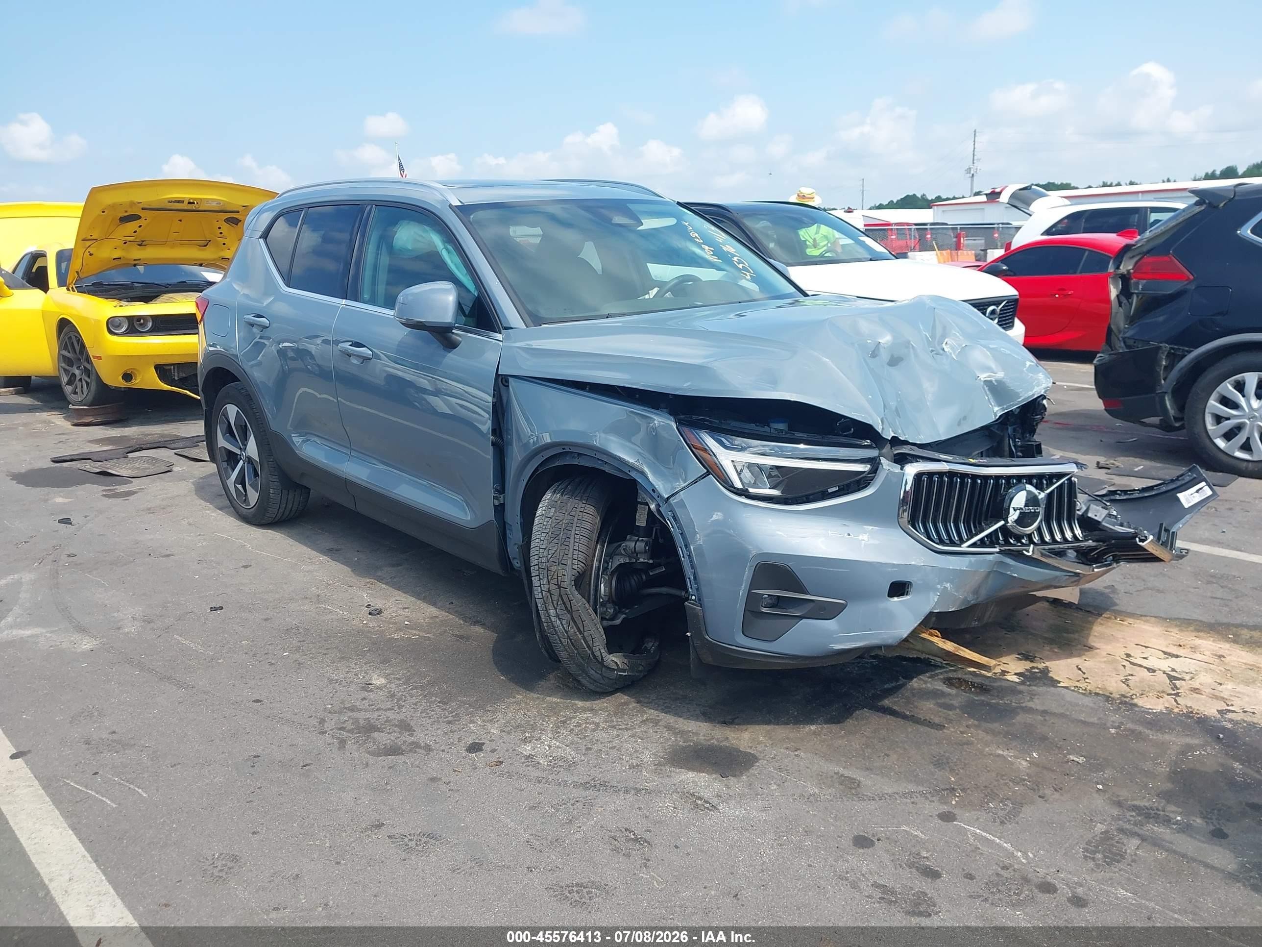 2023 Volvo XC40 Plus Bright Theme, VIN YV4L12UNXP2911251 — Front end