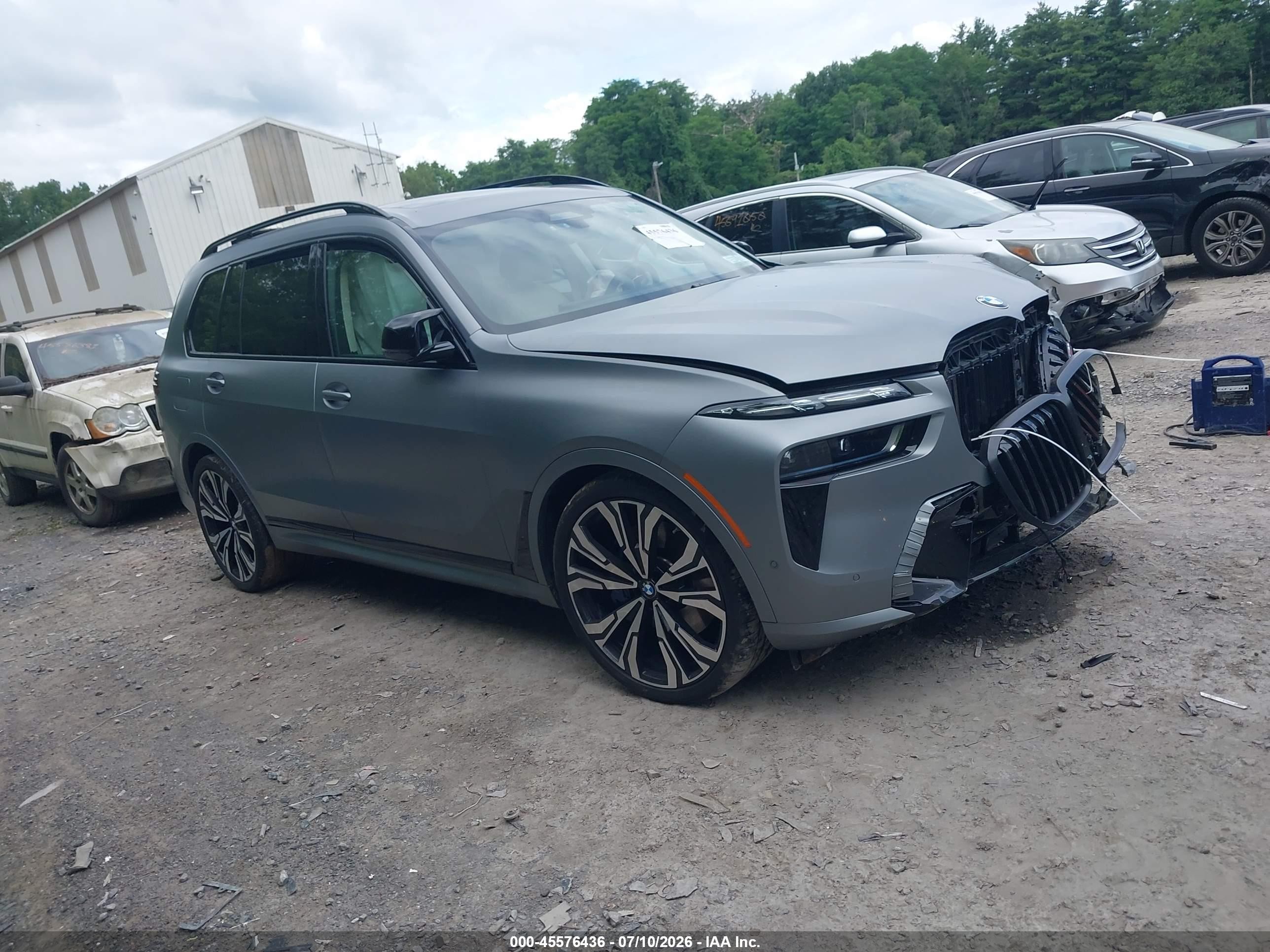2025 BMW X7 M60i, VIN 5UX33EM09S9X97941 — Front end