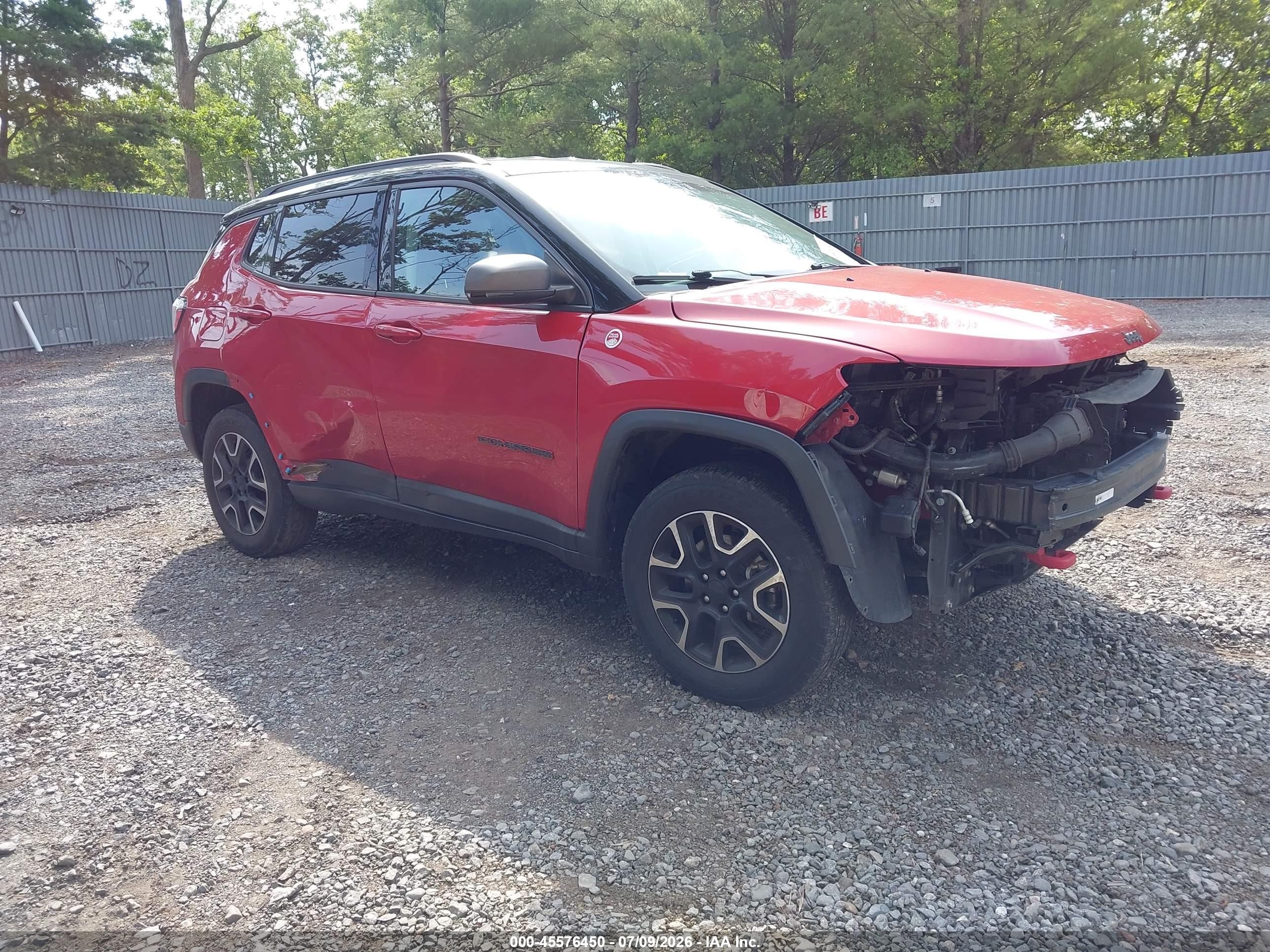 2020 Jeep Compass Trailhawk, VIN 3C4NJDDB2LT220897 — Front end