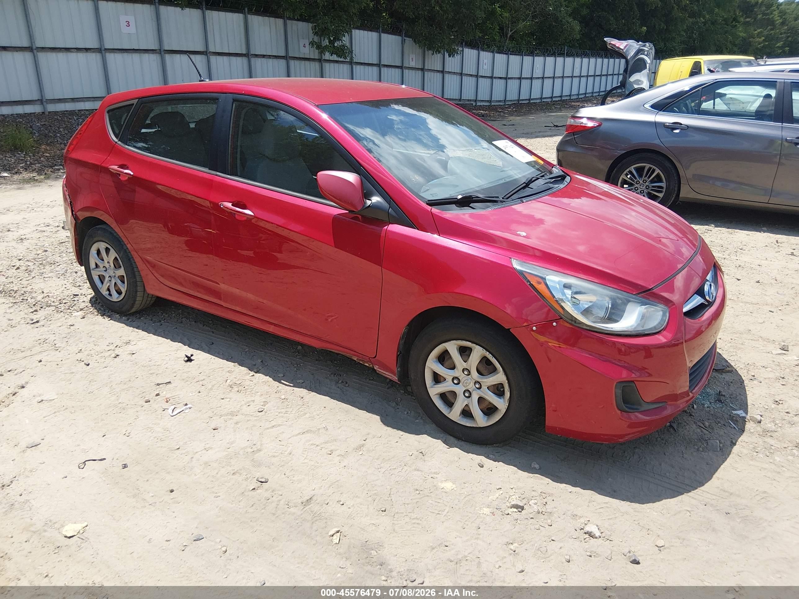 2013 Hyundai Accent GS, VIN KMHCT5AE4DU066217 — Зад