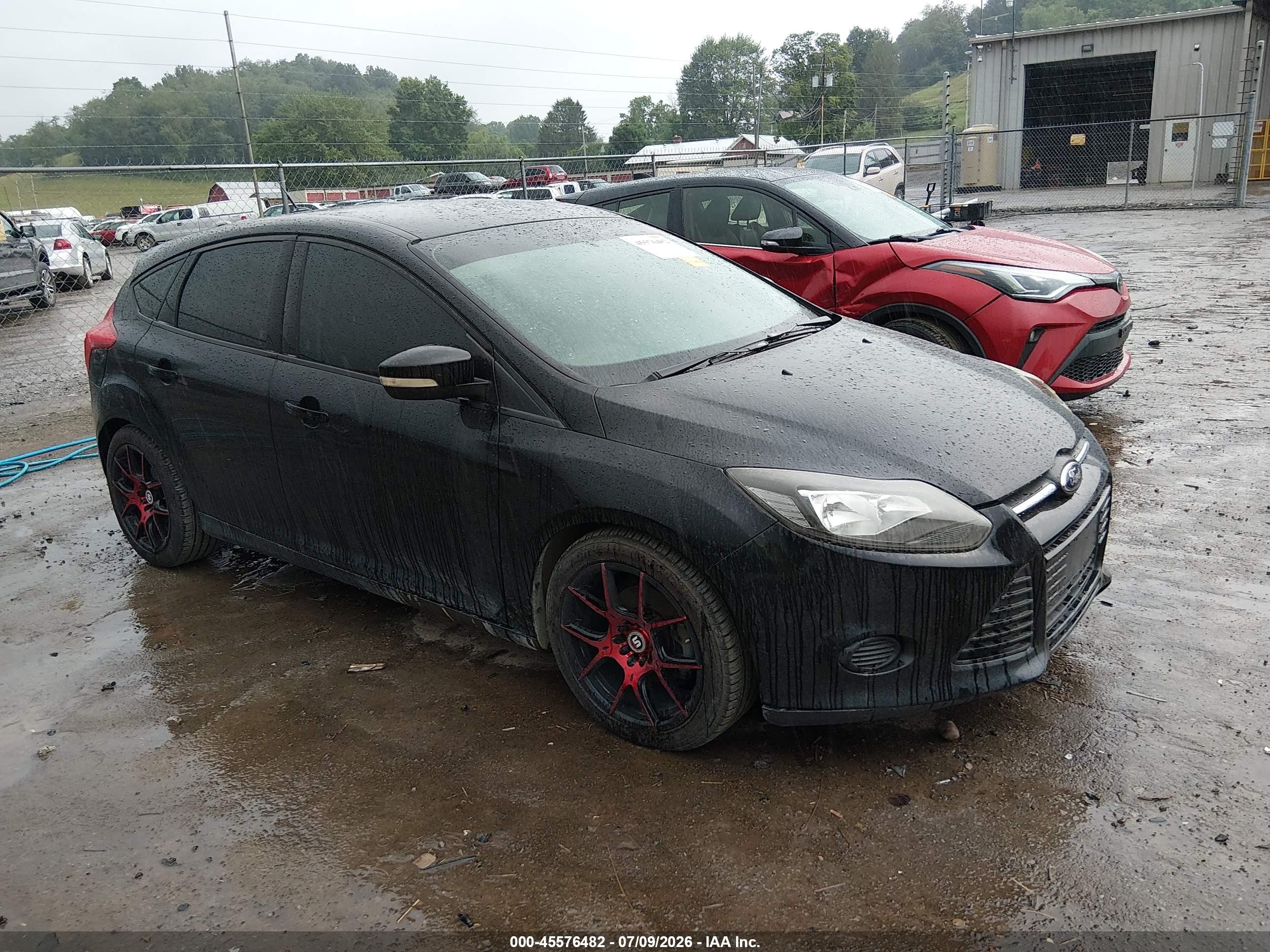 2014 Ford Focus SE, VIN 1FADP3K29EL268151 — Front end