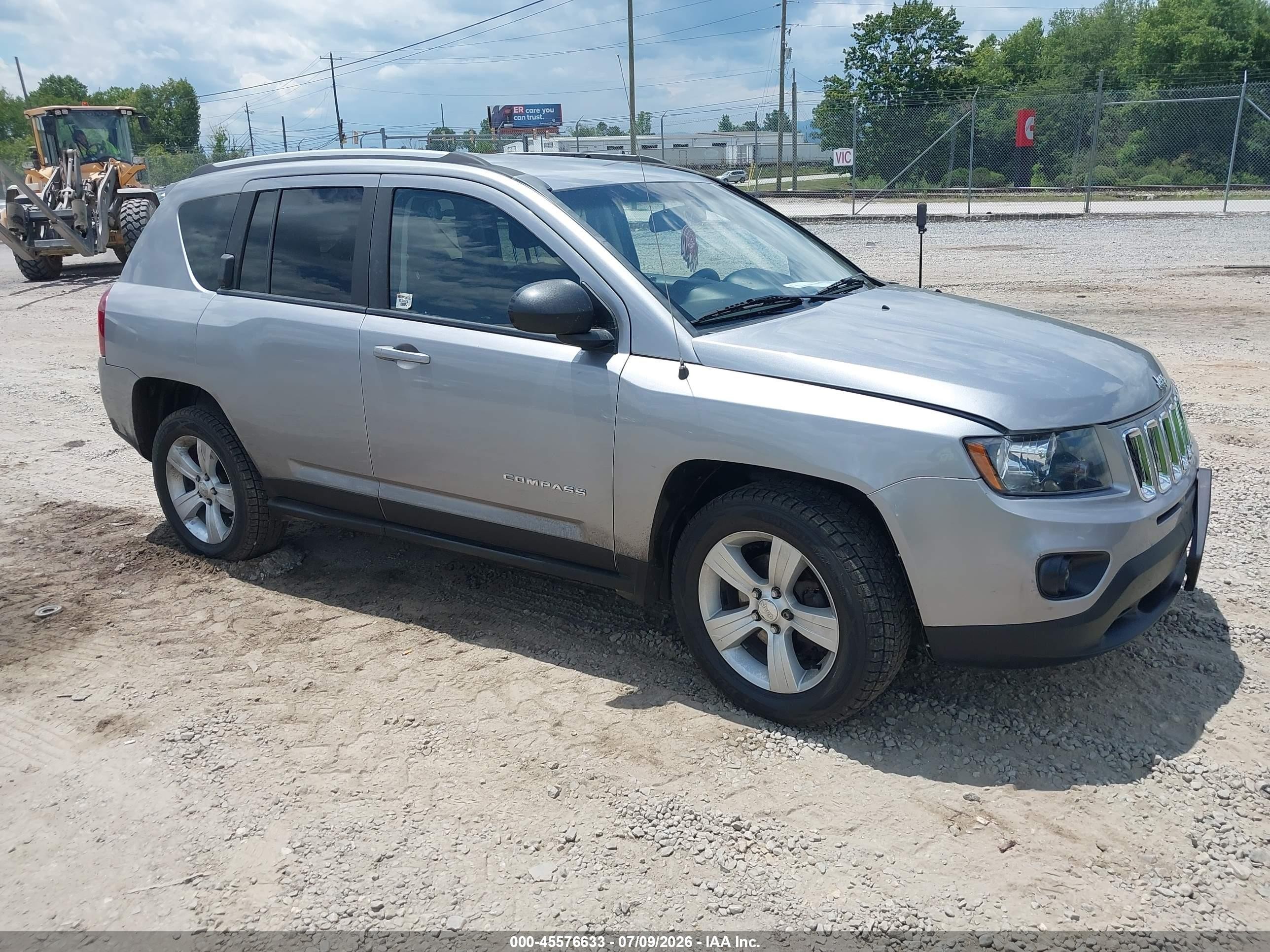 2016 Jeep Compass Sport, VIN 1C4NJDBB1GD571914 — Front end