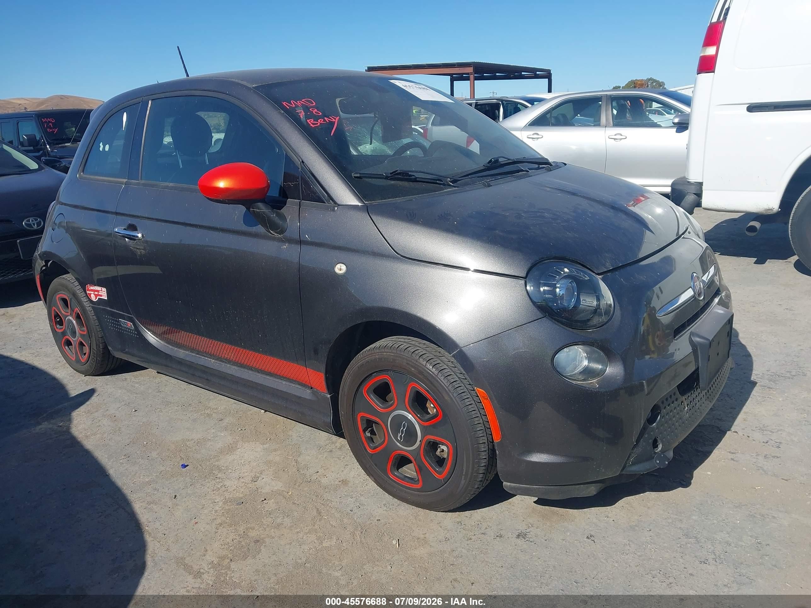 2016 FIAT 500e, VIN 3C3CFFGE0GT221793 — Обычный износ