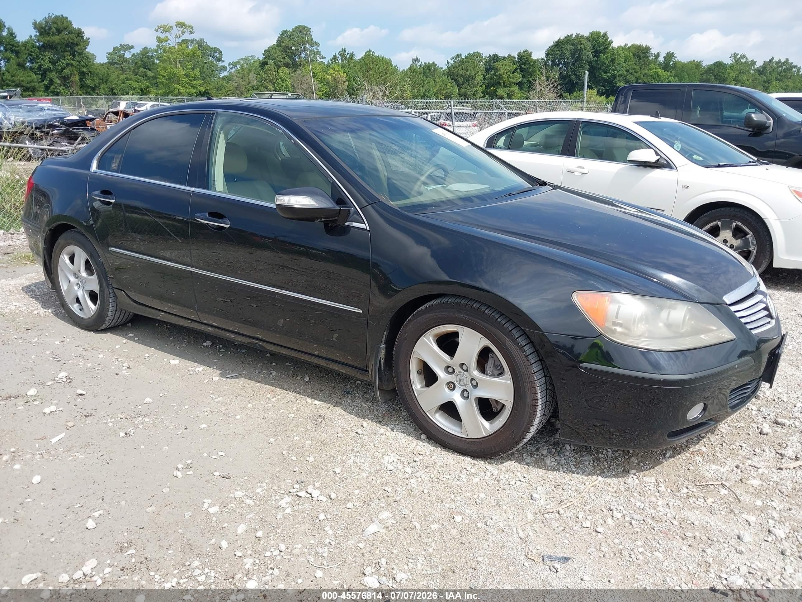 2005 Acura RL, VIN JH4KB16575C017670 — Зад