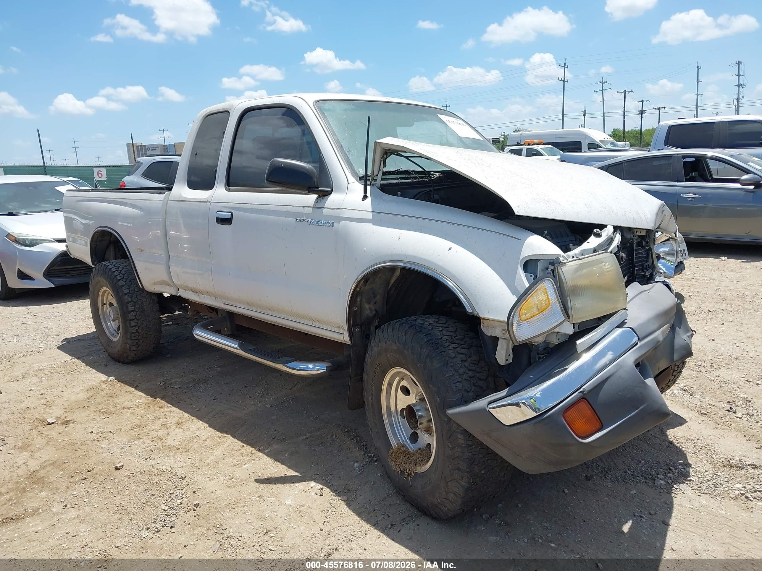1999 Toyota Tacoma, VIN 4TAWM72N8XZ476160 — Front end
