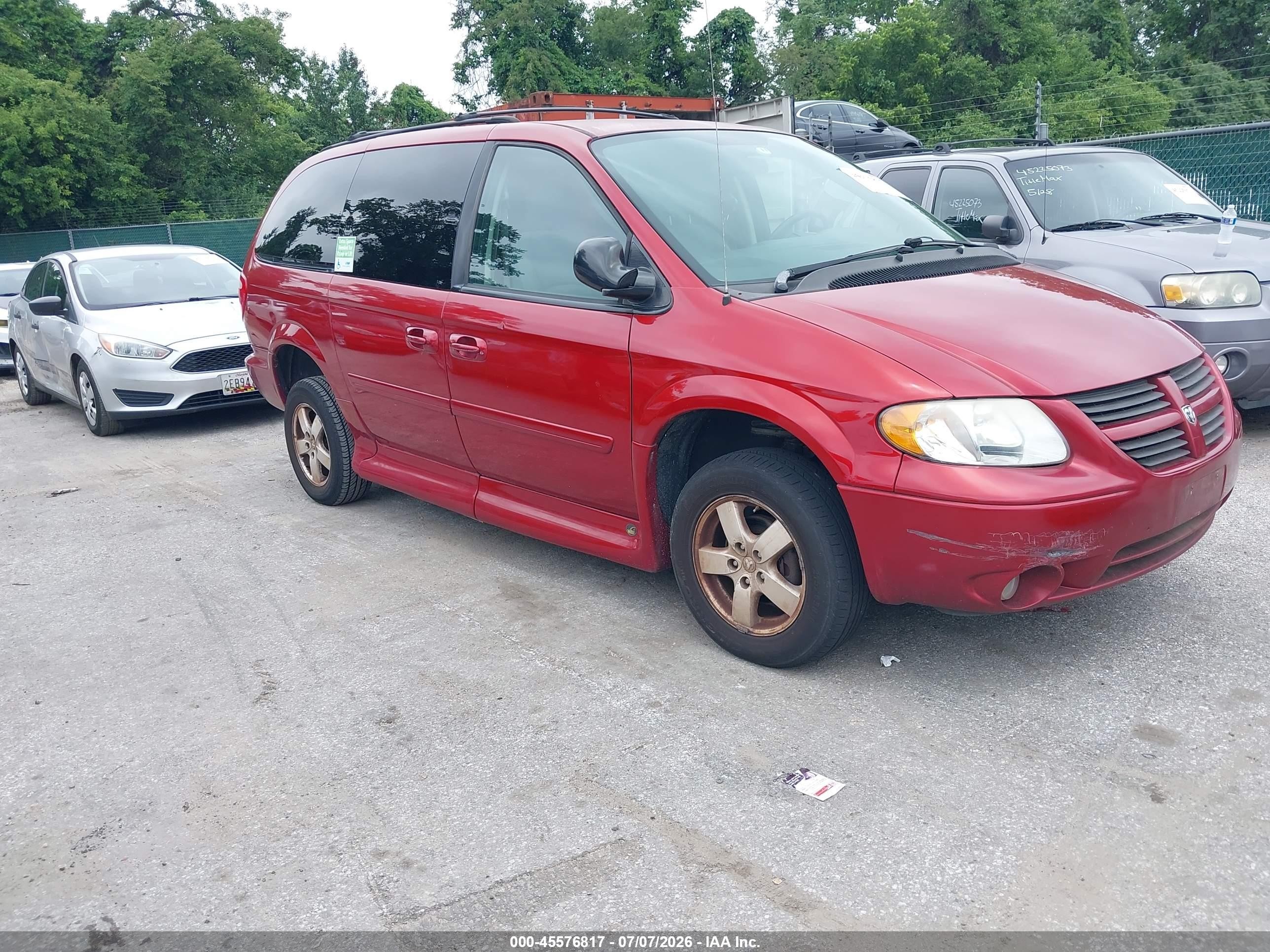 2007 Dodge Grand Caravan SXT, VIN 2D4GP44L37R313889 — Auction photo