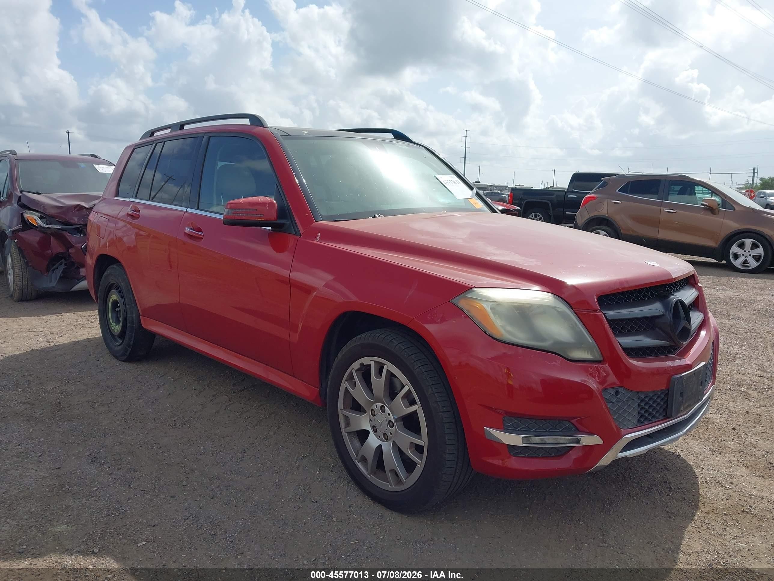 2013 Mercedes-Benz GLK 350, VIN WDCGG5HB4DF975305 — Front end