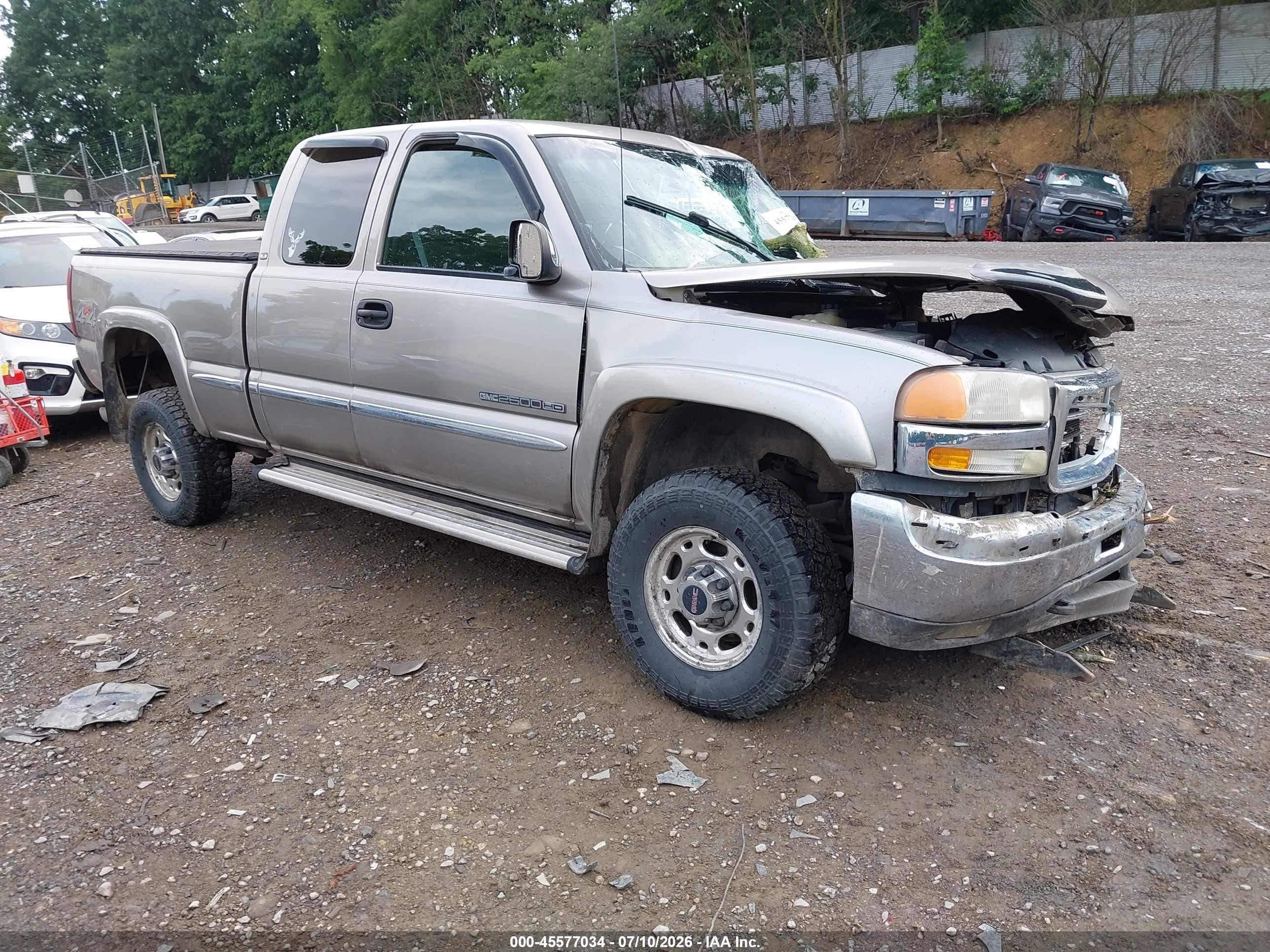 2002 GMC Sierra 2500HD SLE, VIN 1GTHK29U12E146752 — Front end