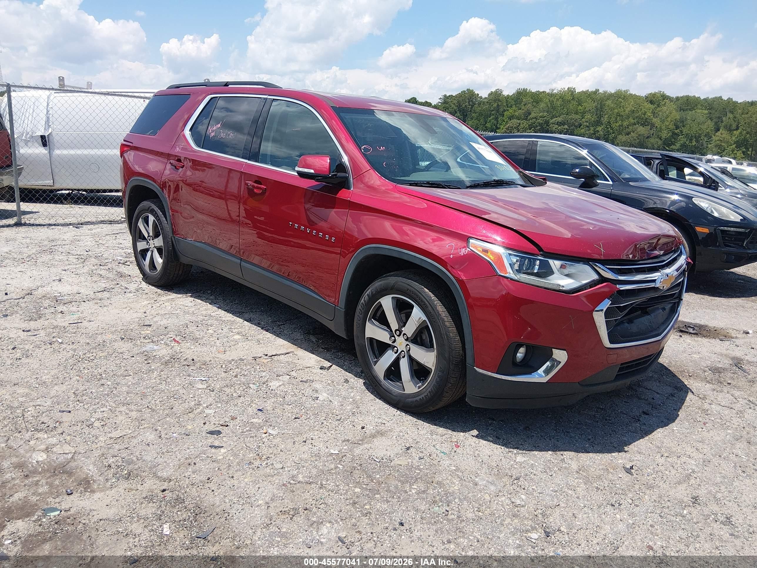 2019 Chevrolet Traverse LT, VIN 1GNERHKW8KJ321820 — Side