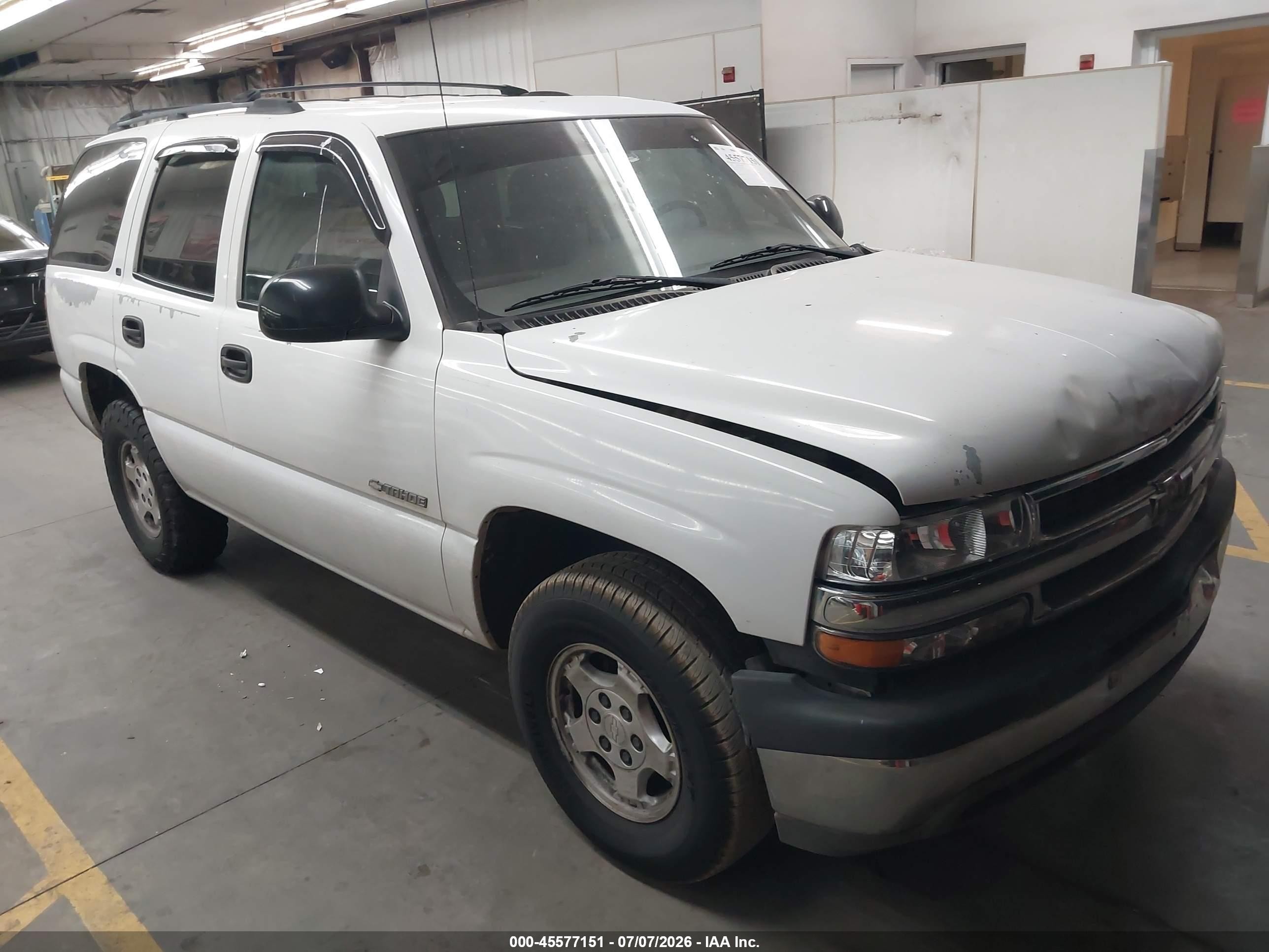 2001 Chevrolet Tahoe LS, VIN 1GNEC13TX1R227516 — Front end