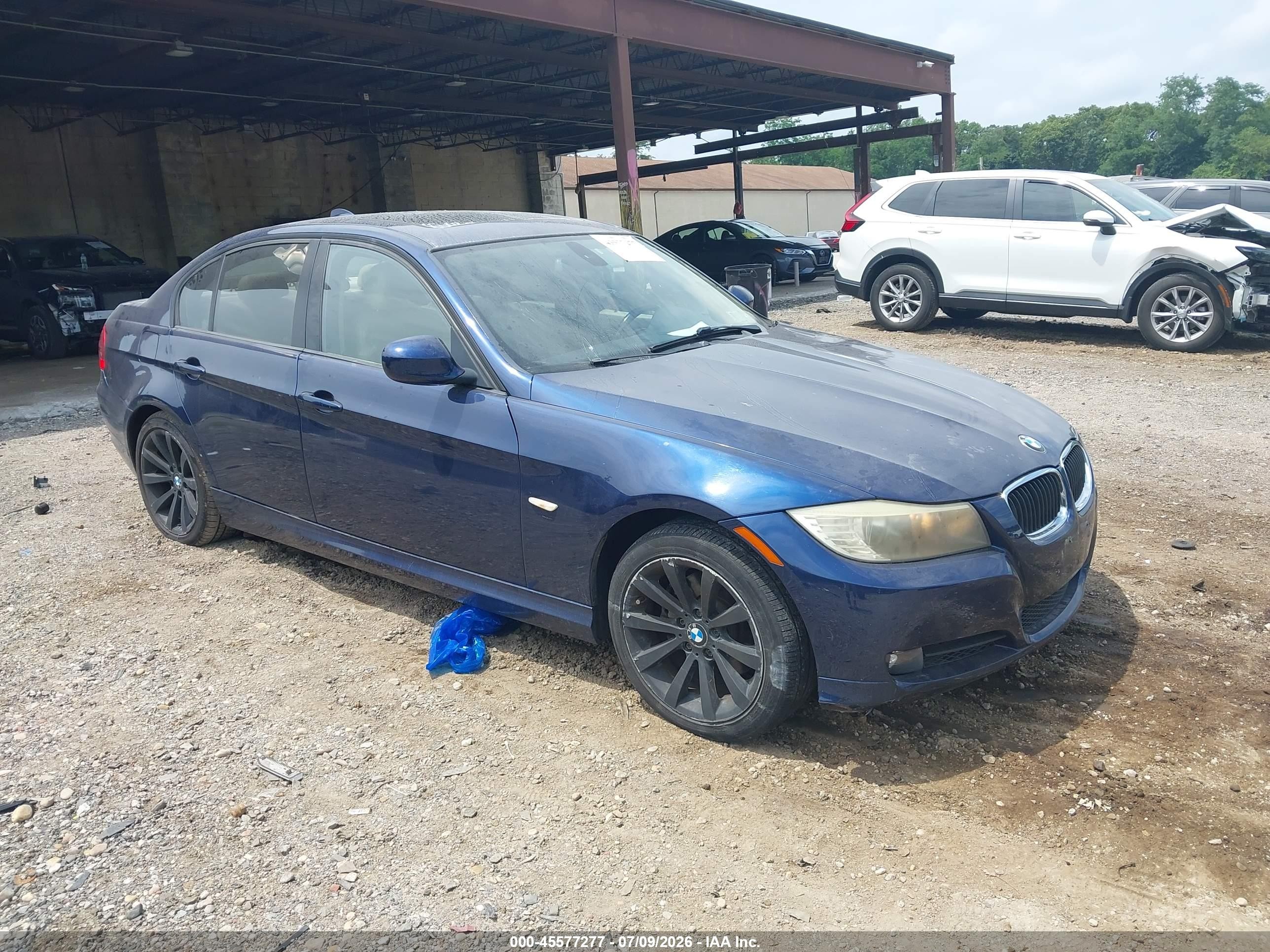 2011 BMW 3 Series 328i, VIN WBAPH7G54BNM55325 — Side