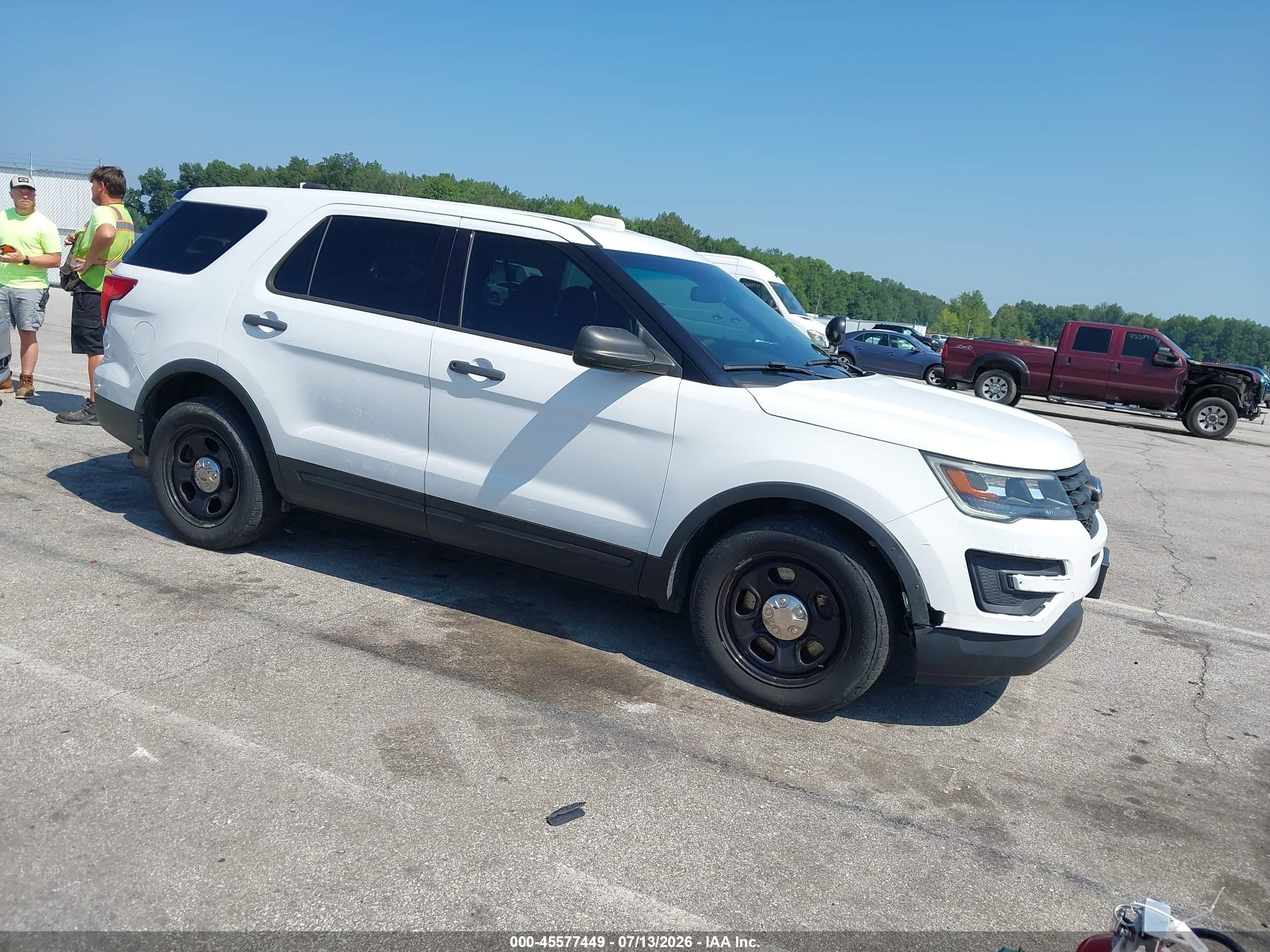 2016 Ford Police Interceptor Utility, VIN 1FM5K8AR4GGD05655 — Rear end