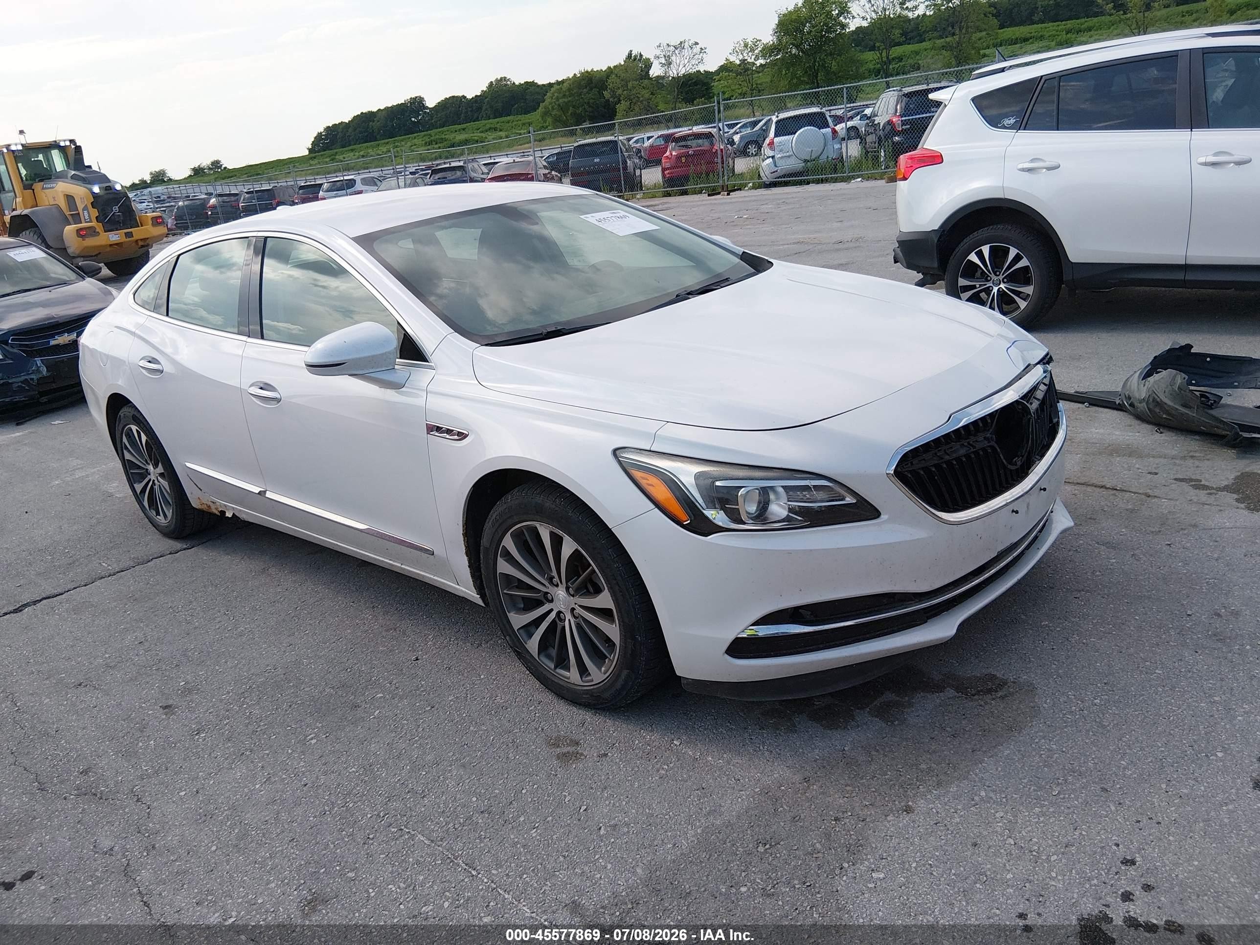2017 Buick LaCrosse Essence, VIN 1G4ZP5SS2HU203826 — Перед