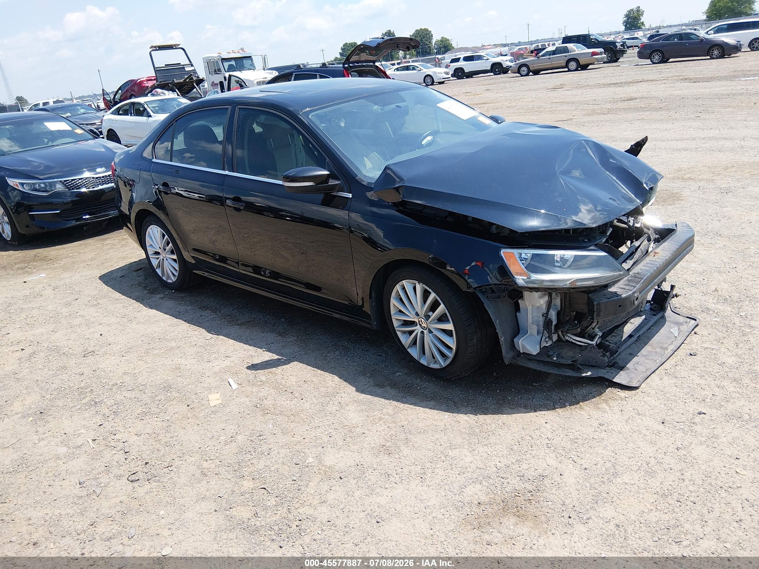 2013 Volkswagen Jetta SEL, VIN 3VWLX7AJ1DM411075 — Front end
