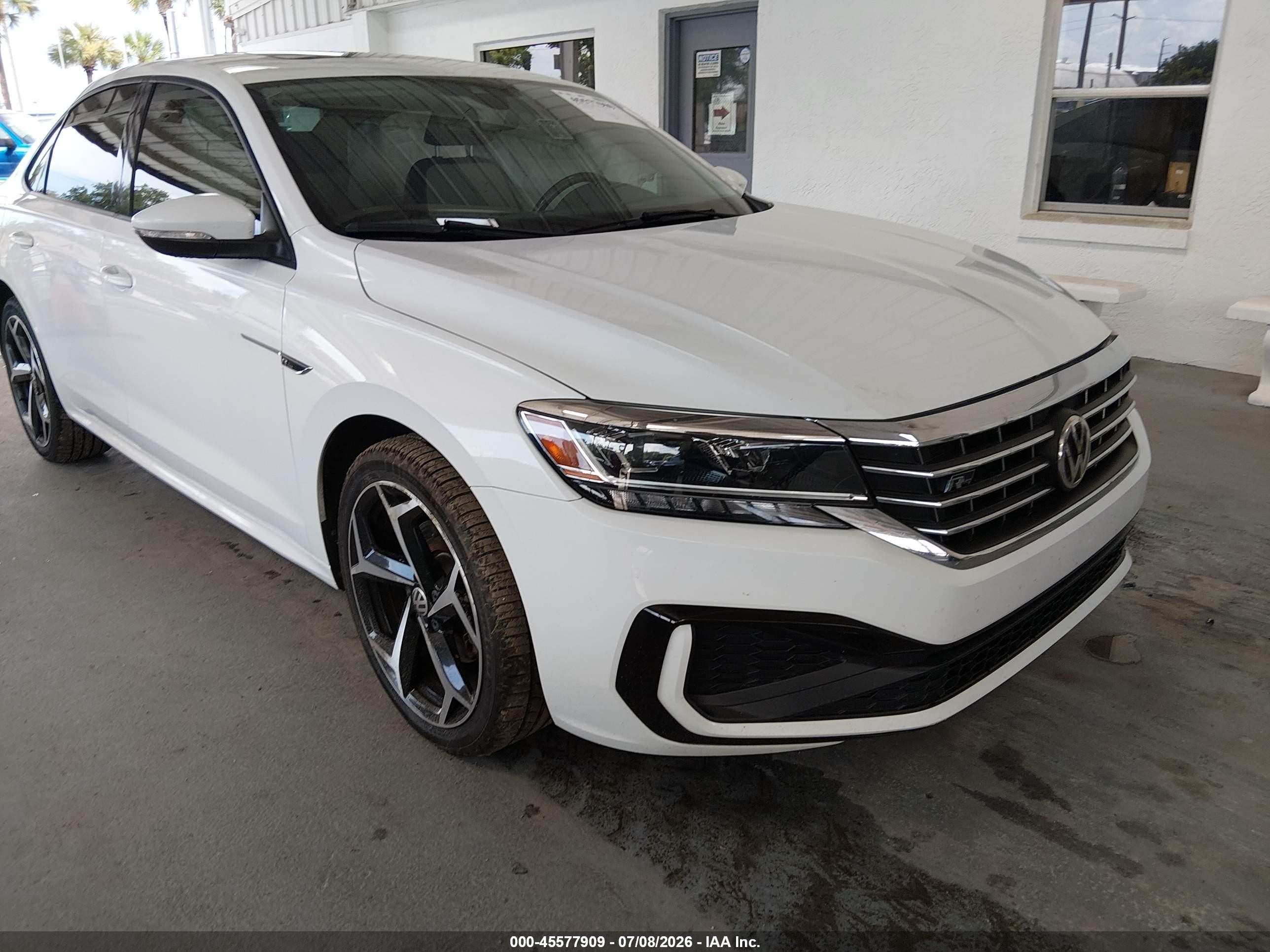 2020 Volkswagen Passat R-Line, VIN 1VWMA7A39LC015337 — Side
