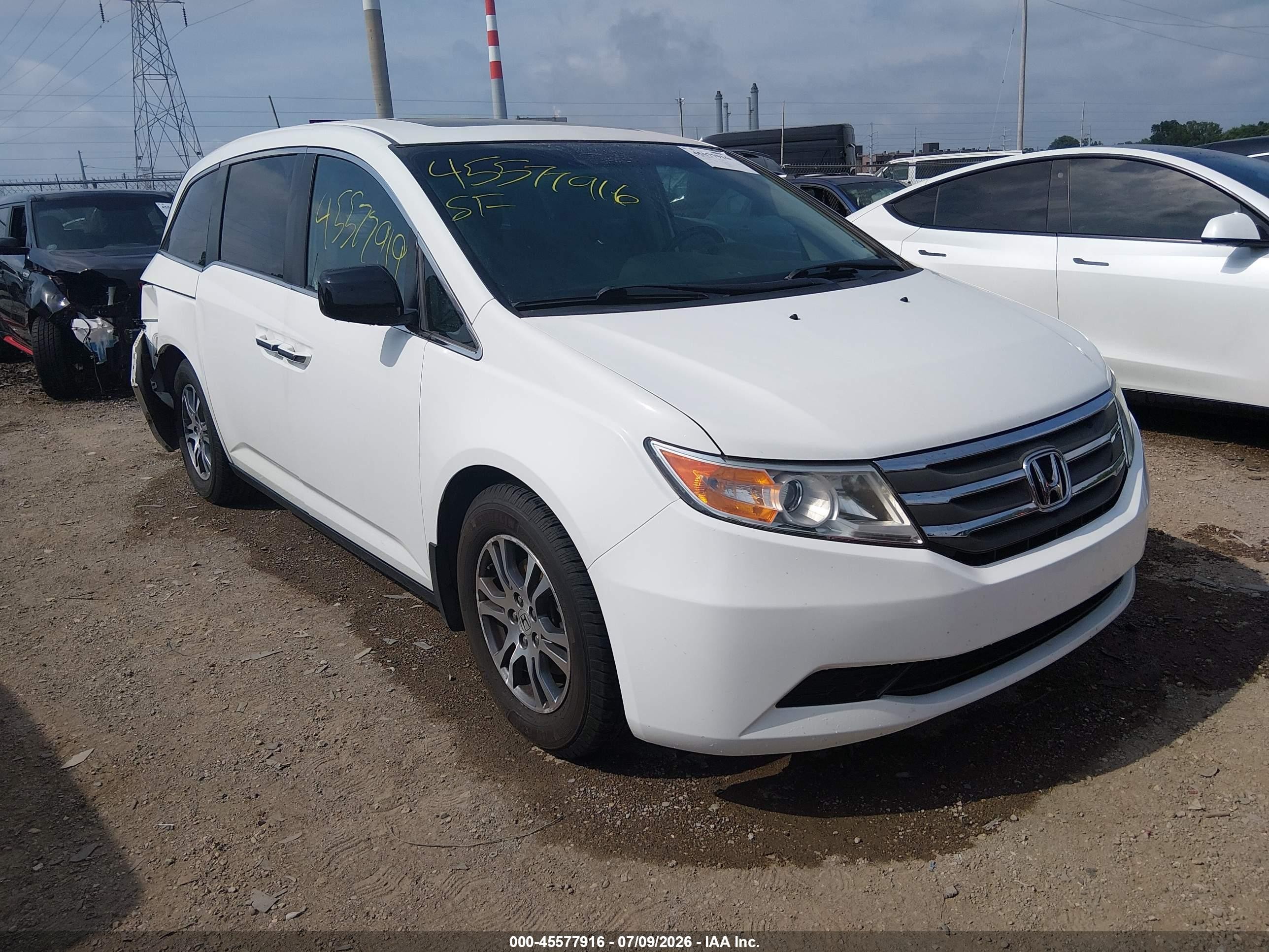 2011 Honda Odyssey EX-L, VIN 5FNRL5H63BB019022 — Rear end