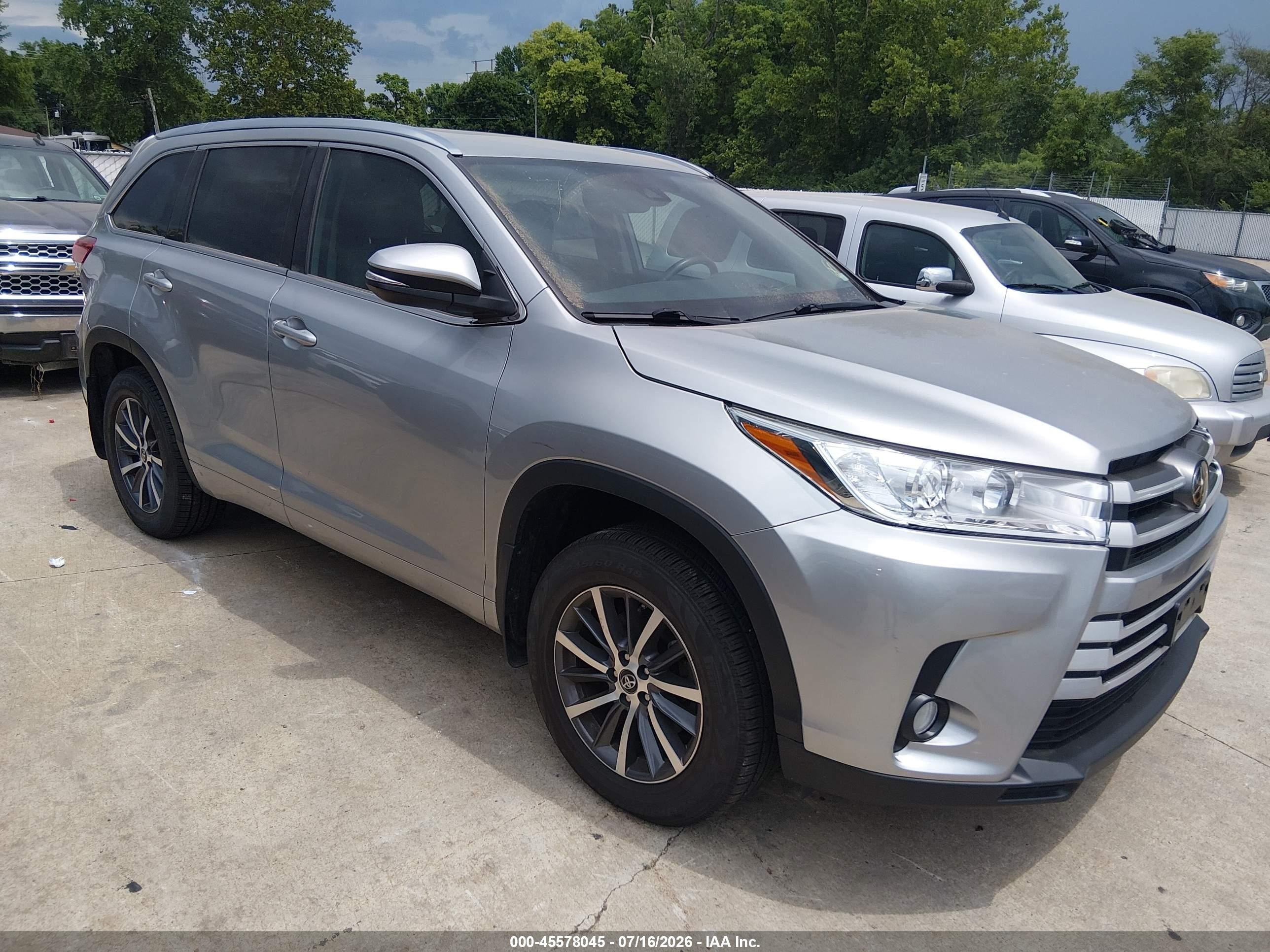 2018 Toyota Highlander SE, VIN 5TDJZRFH9JS492747 — Rear end