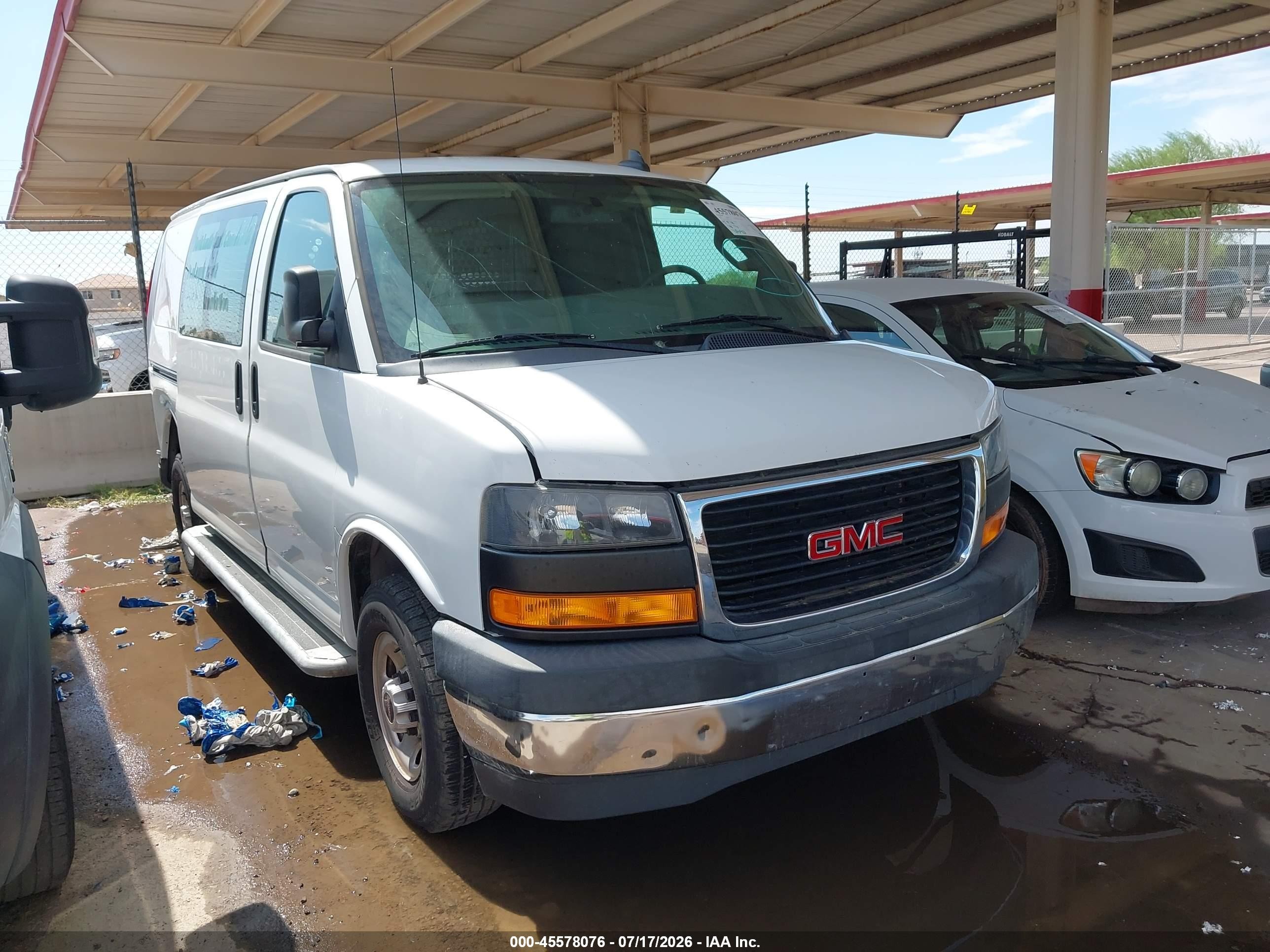 2020 GMC Savana Cargo, VIN 1GTW7AFG1L1236932 — Normal wear