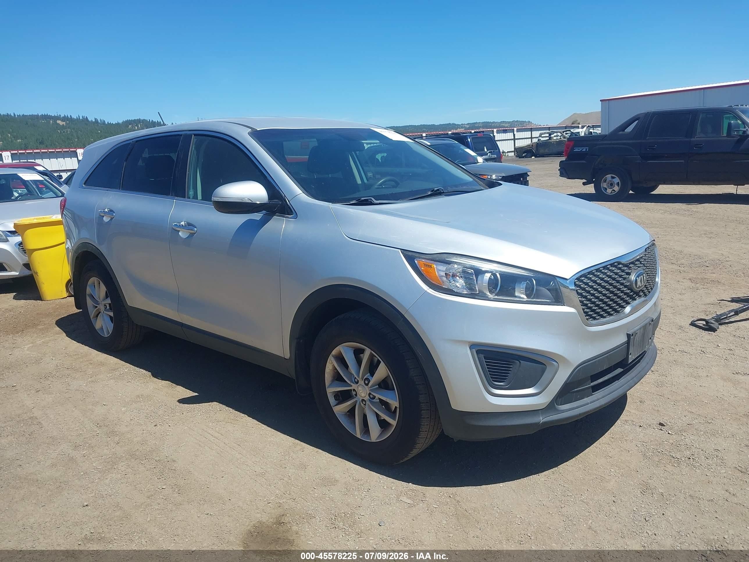 2016 Kia Sorento LX, VIN 5XYPG4A31GG002404 — Normal wear