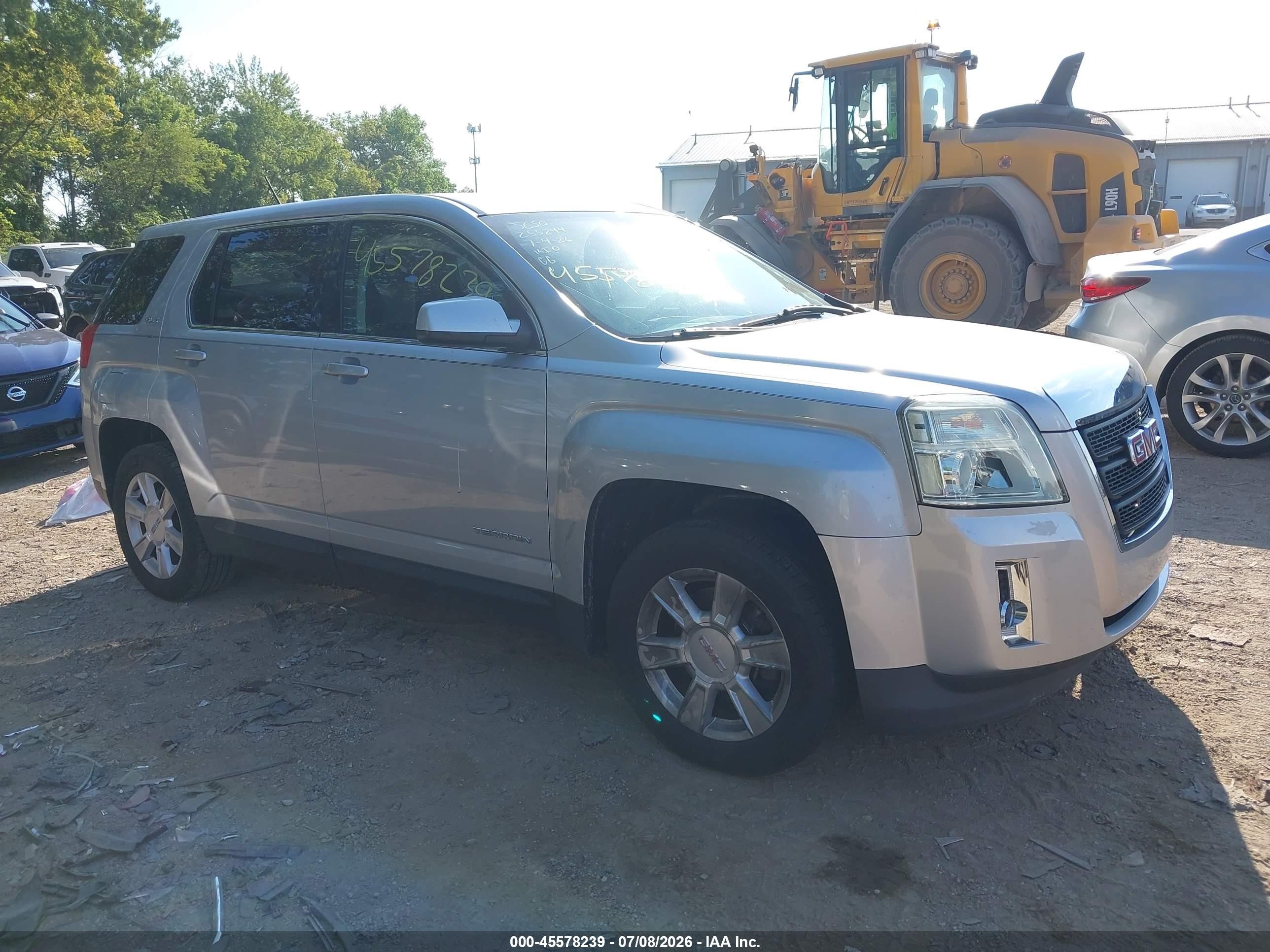 2013 GMC Terrain SLE, VIN 2GKALMEK9D6255244 — Front end