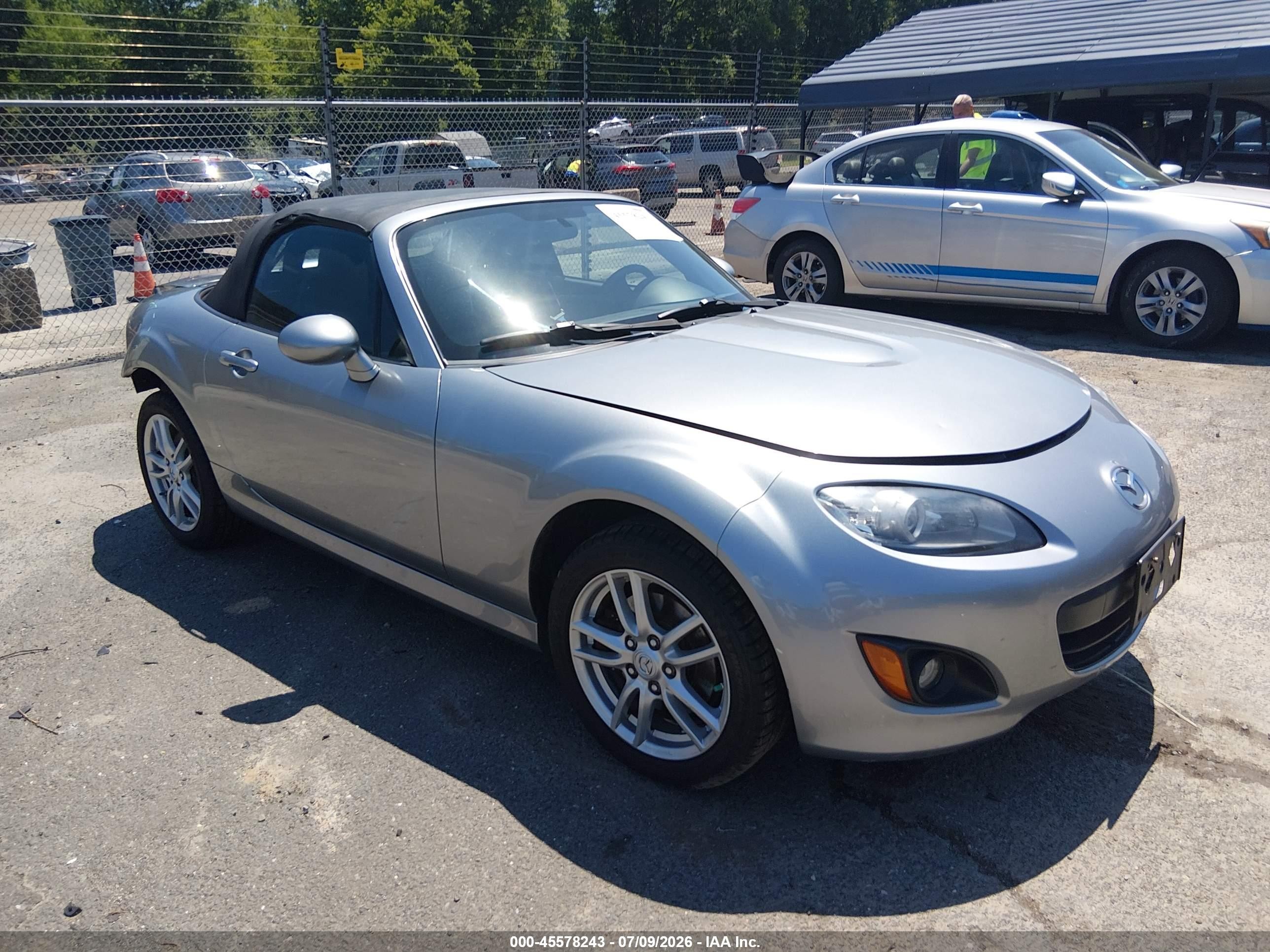 2011 Mazda MX-5 Miata Sport, VIN JM1NC2JF4B0218781 — Rear end