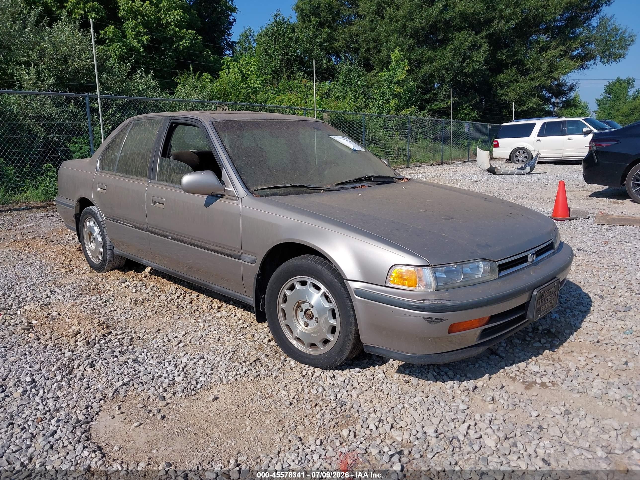 1992 Honda Accord, VIN 1HGCB7679NA103473 — Бок