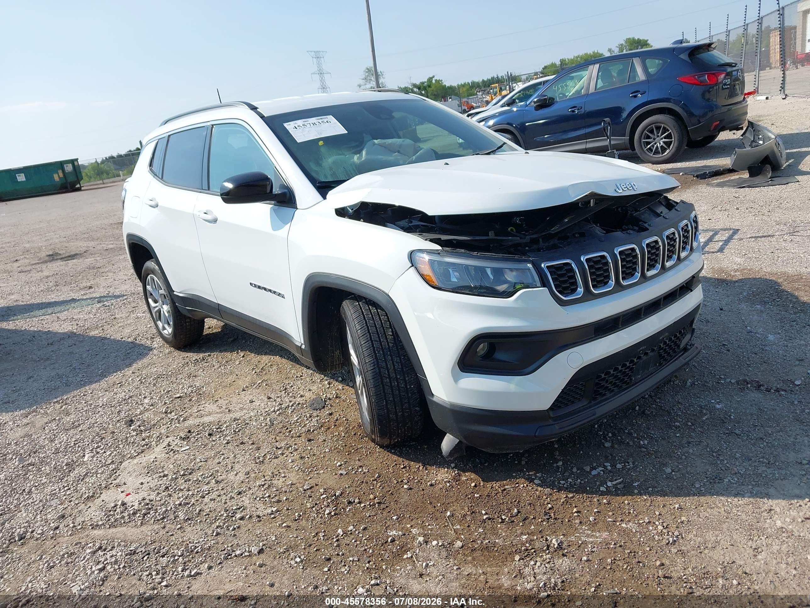 2024 Jeep Compass Latitude, VIN 3C4NJDBN1RT117038 — Front end