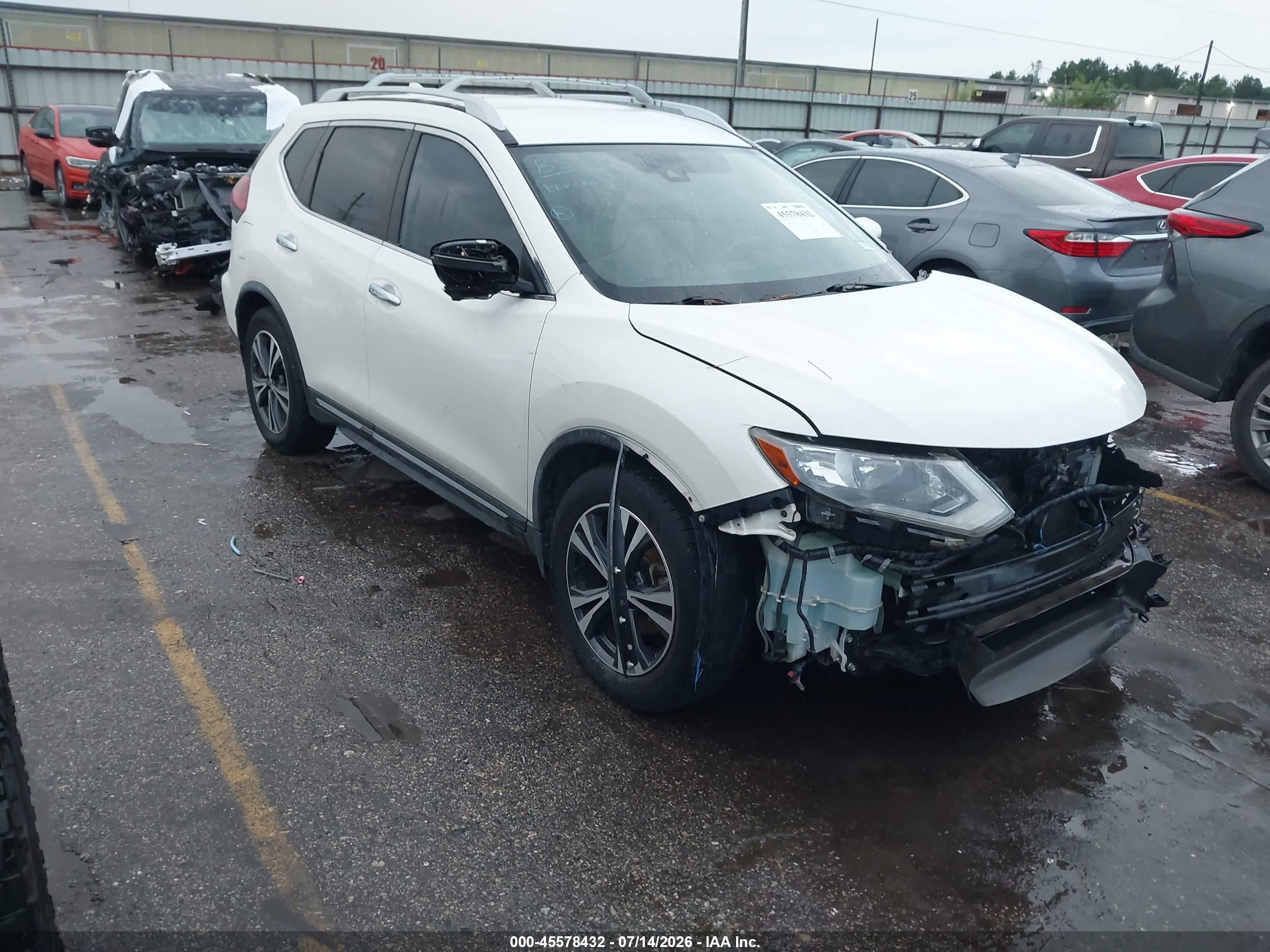 2018 Nissan Rogue S, VIN JN8AT2MT2JW452501 — Front end