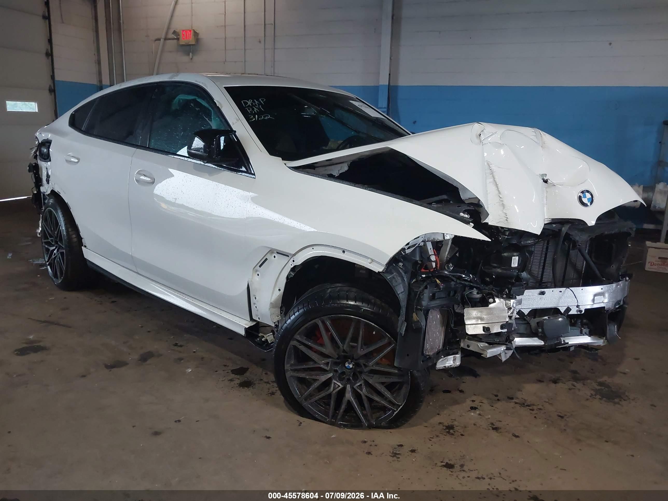 2022 BMW X6 M, VIN 5YMCY0C0XN9L06327 — Front end