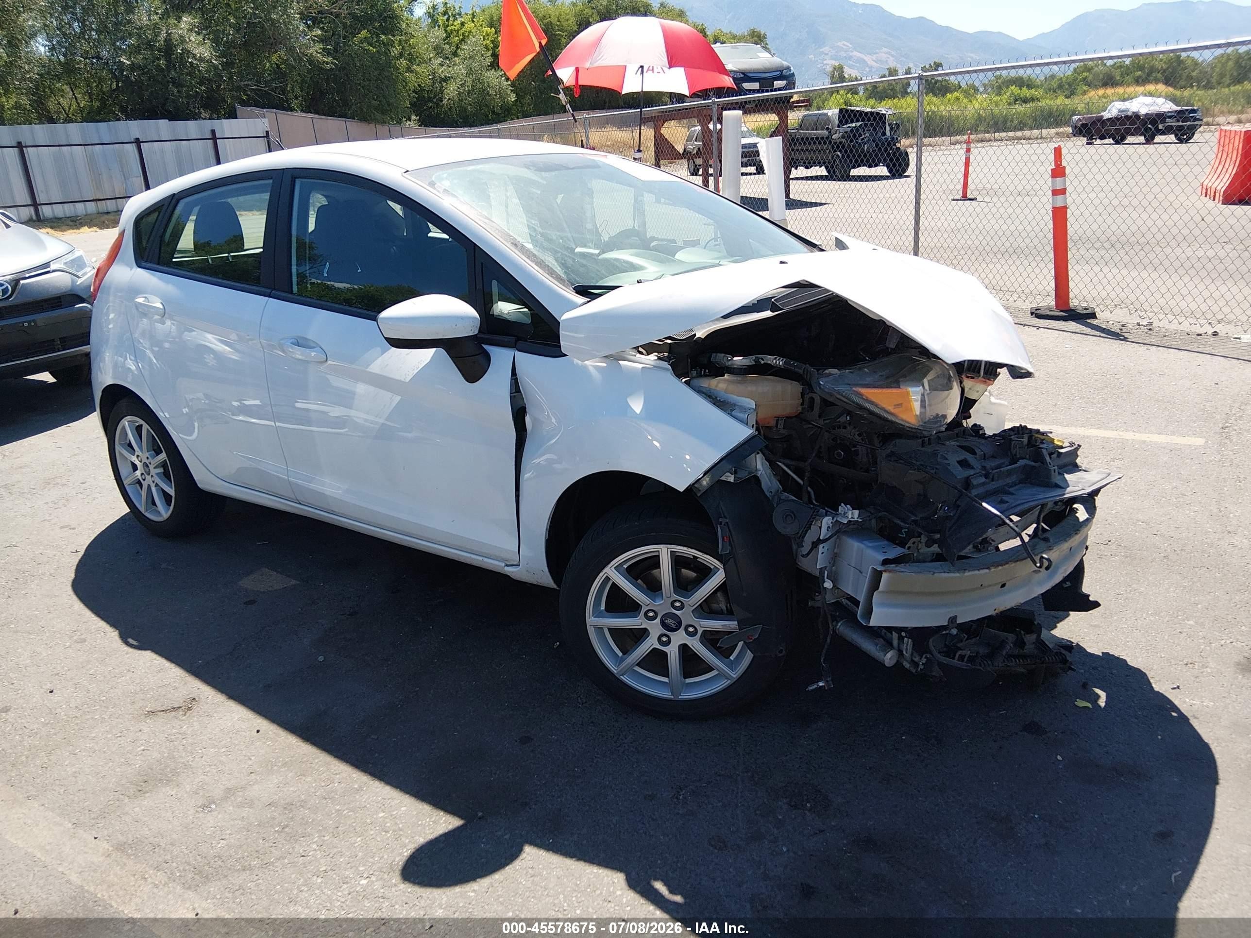 2019 Ford Fiesta SE, VIN 3FADP4EJXKM154596 — Front end