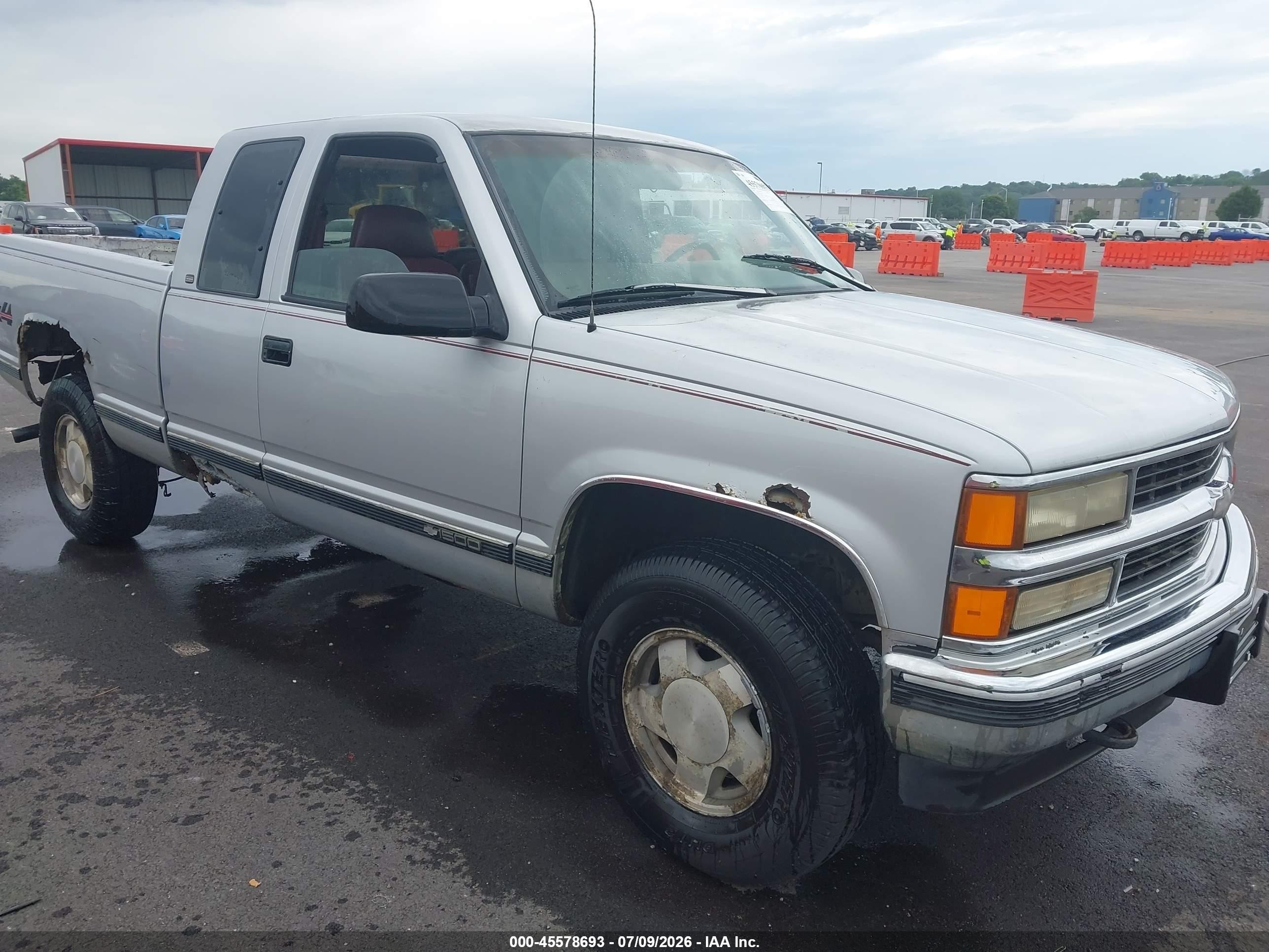 1997 Chevrolet Silverado 1500, VIN 1GCEK19R7VE239692 — Normal wear