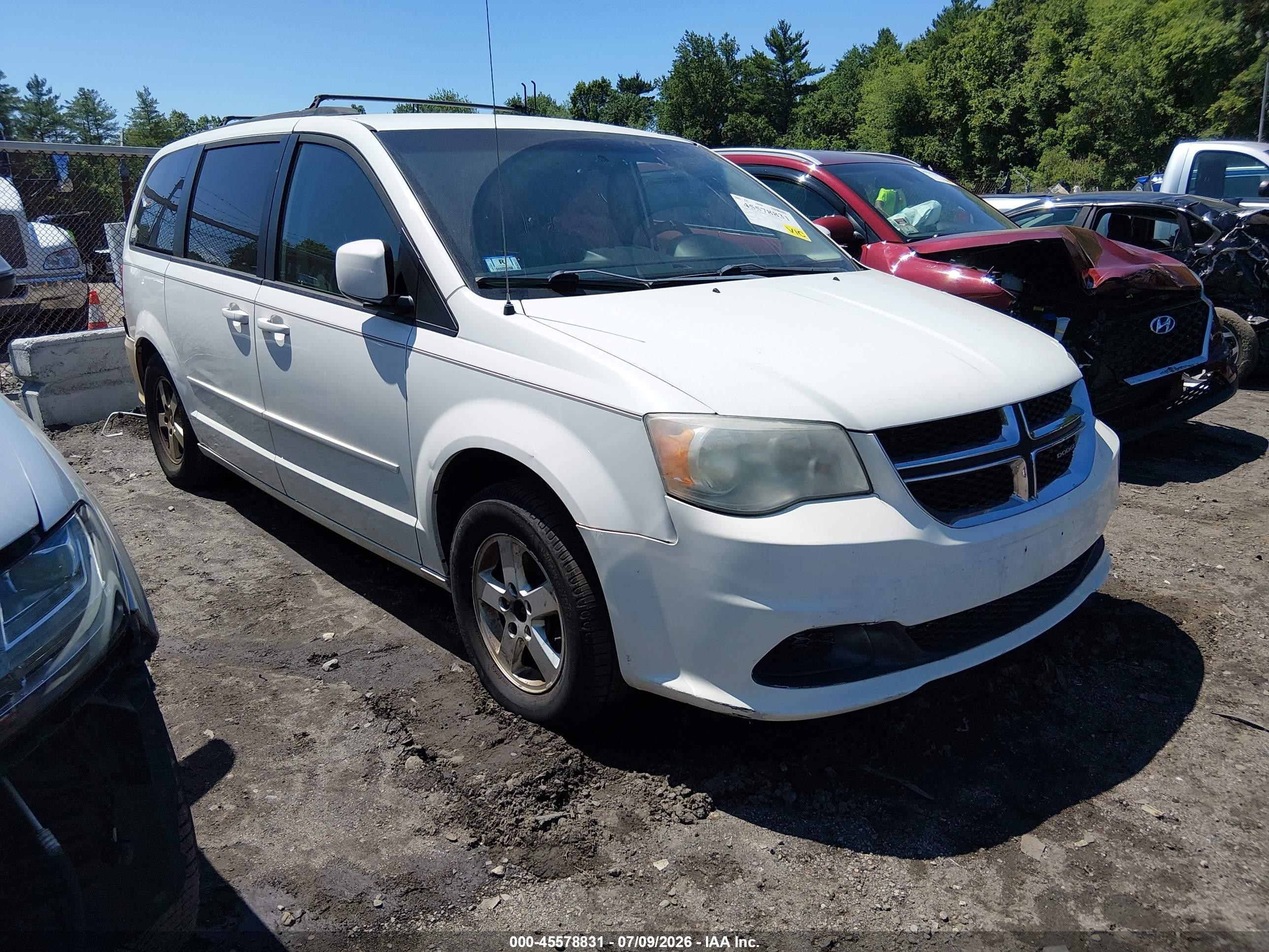 2012 Dodge Grand Caravan SXT, VIN 2C4RDGCG2CR131759 — Зад