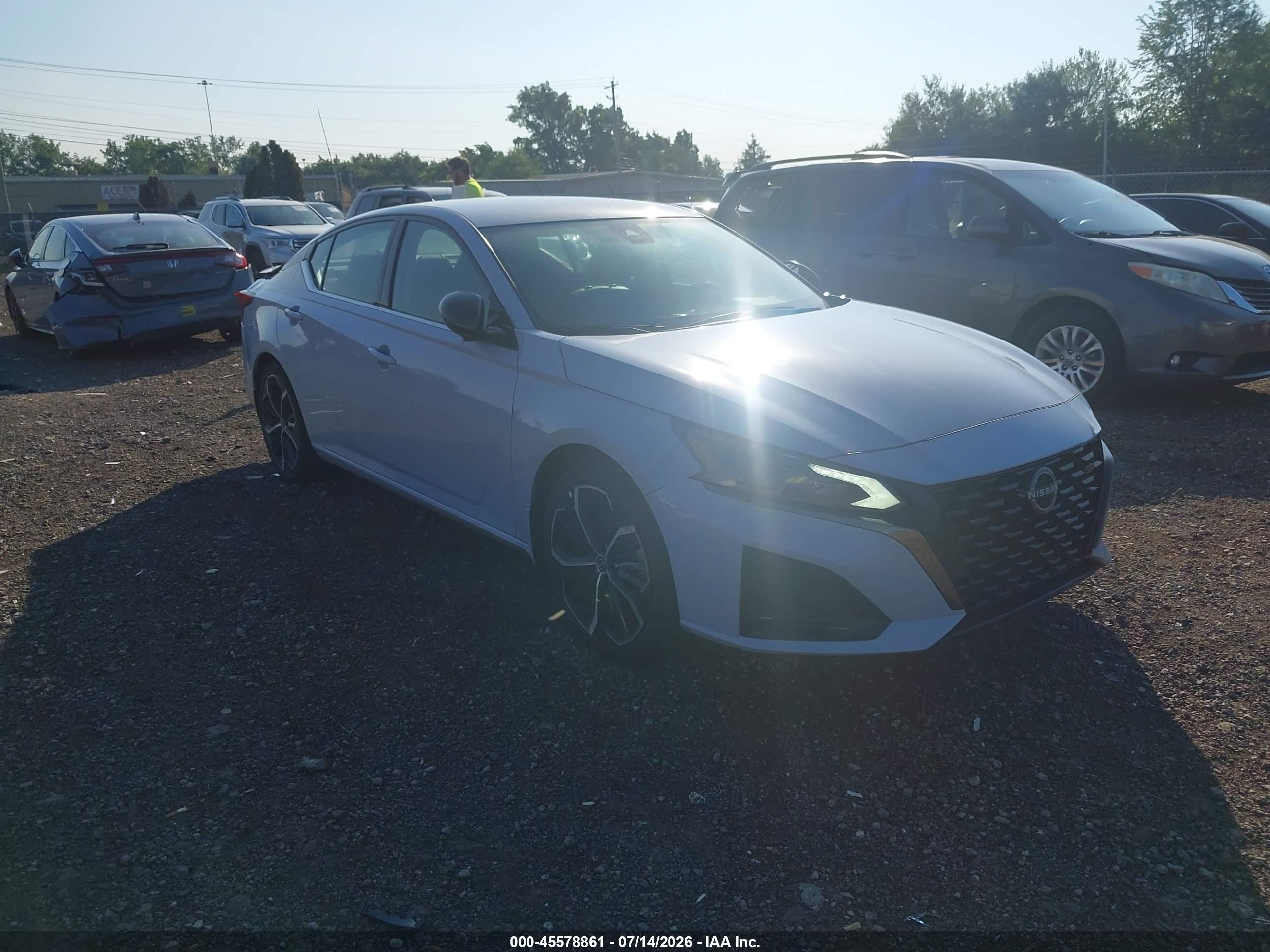 2023 Nissan Altima SR, VIN 1N4BL4CV8PN424737 — Зад