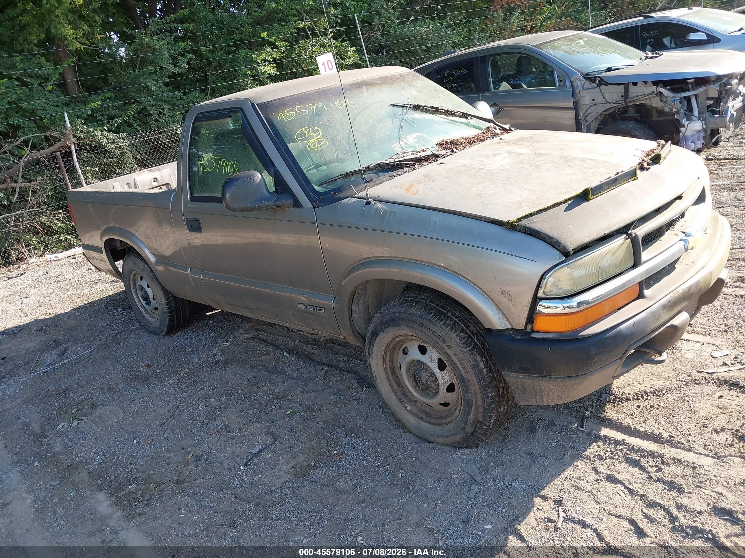 1998 Chevrolet S-10, VIN 1GCCT14X2WK130988 — Normal wear