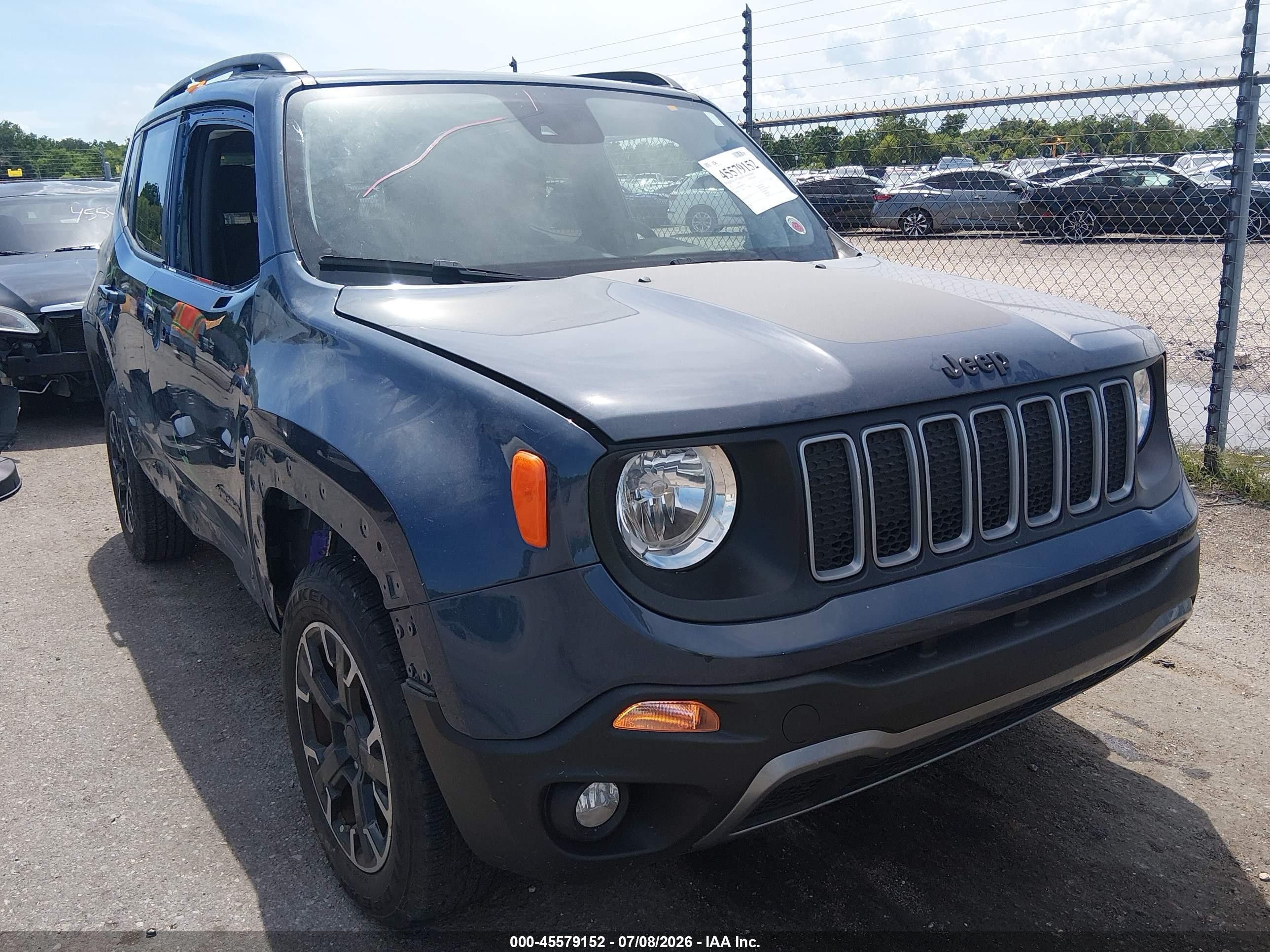 2023 Jeep Renegade Latitude, VIN ZACNJDB19PPP55729 — Бок