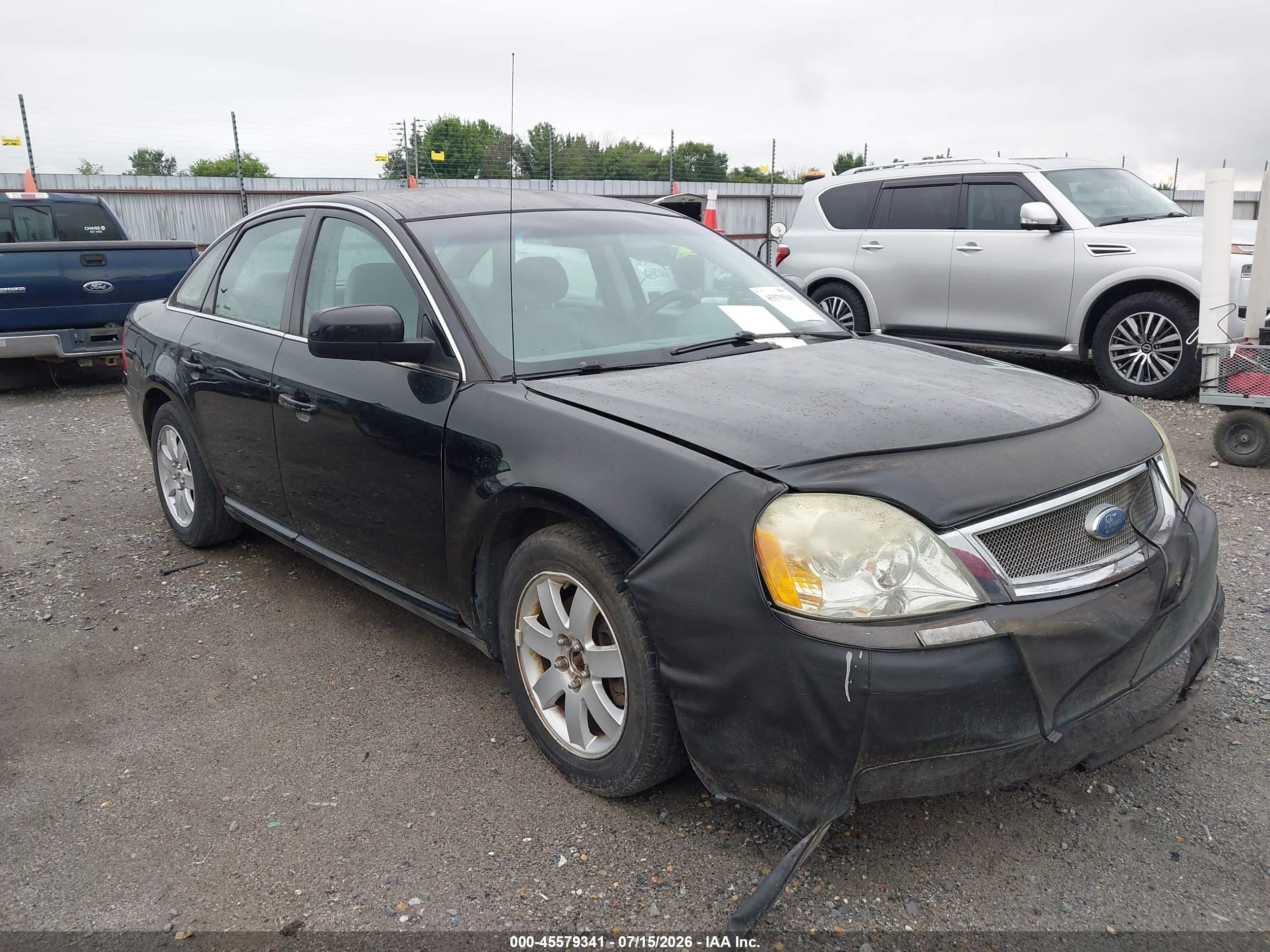 2007 Ford Five Hundred SEL, VIN 1FAHP241X7G134986 — Front end