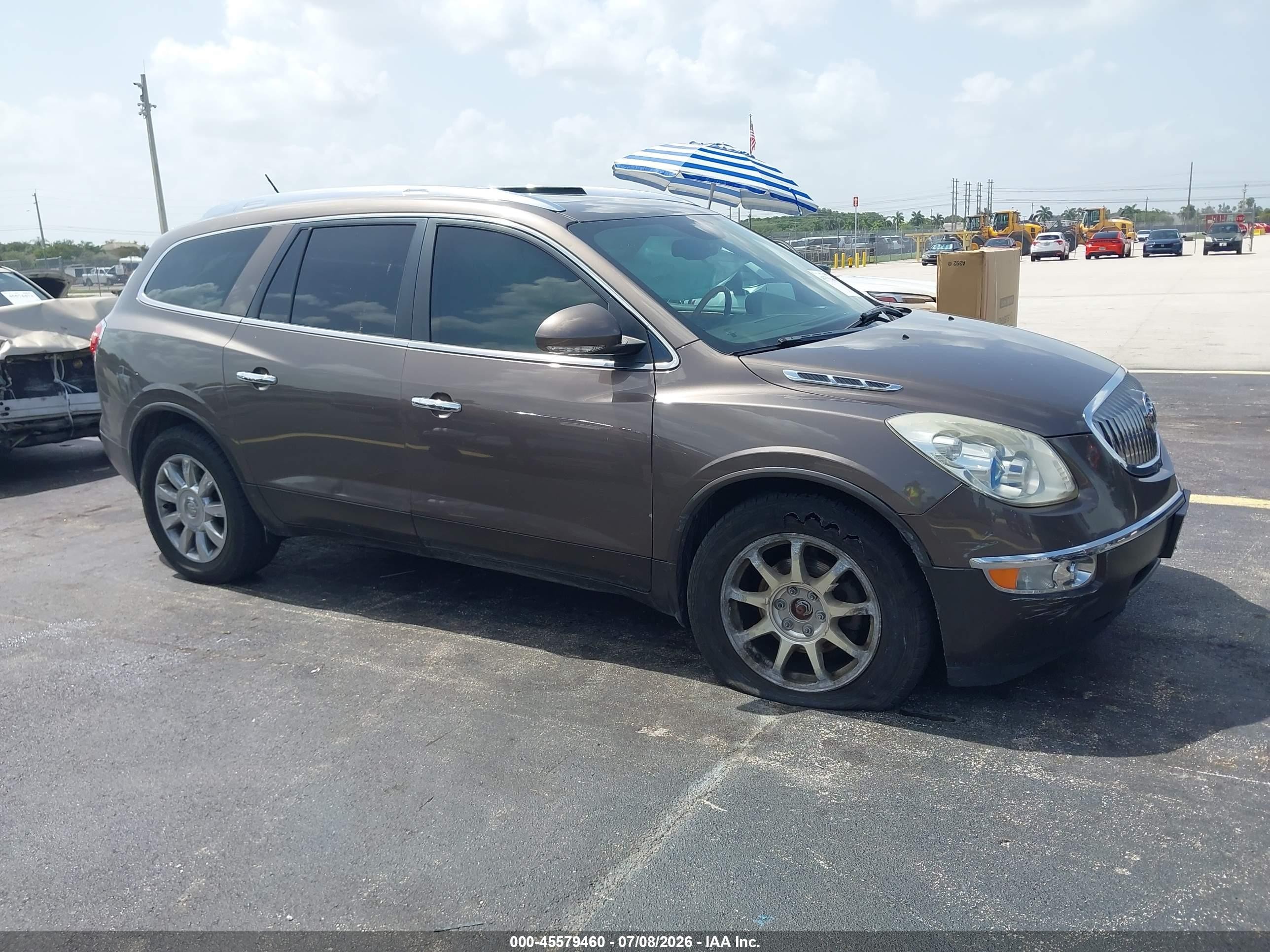 2011 Buick Enclave CXL-2, VIN 5GAKVCED1BJ310020 — Front end